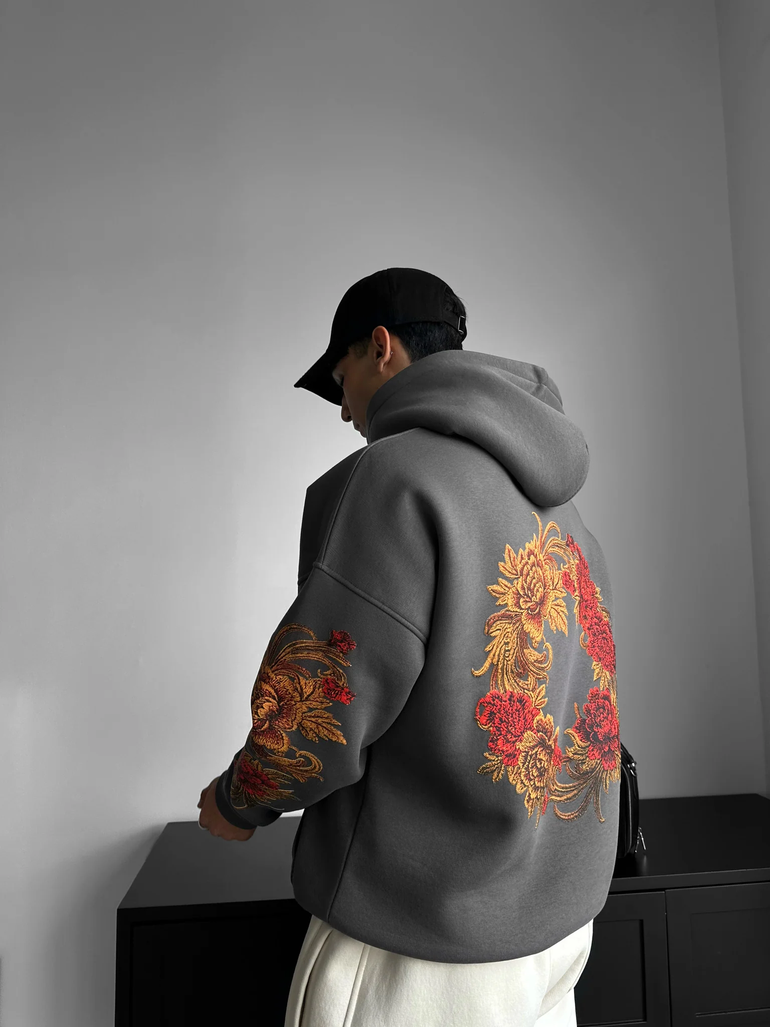 Oversize Chrysanthemum Hoodie - Anthracite - Image 3