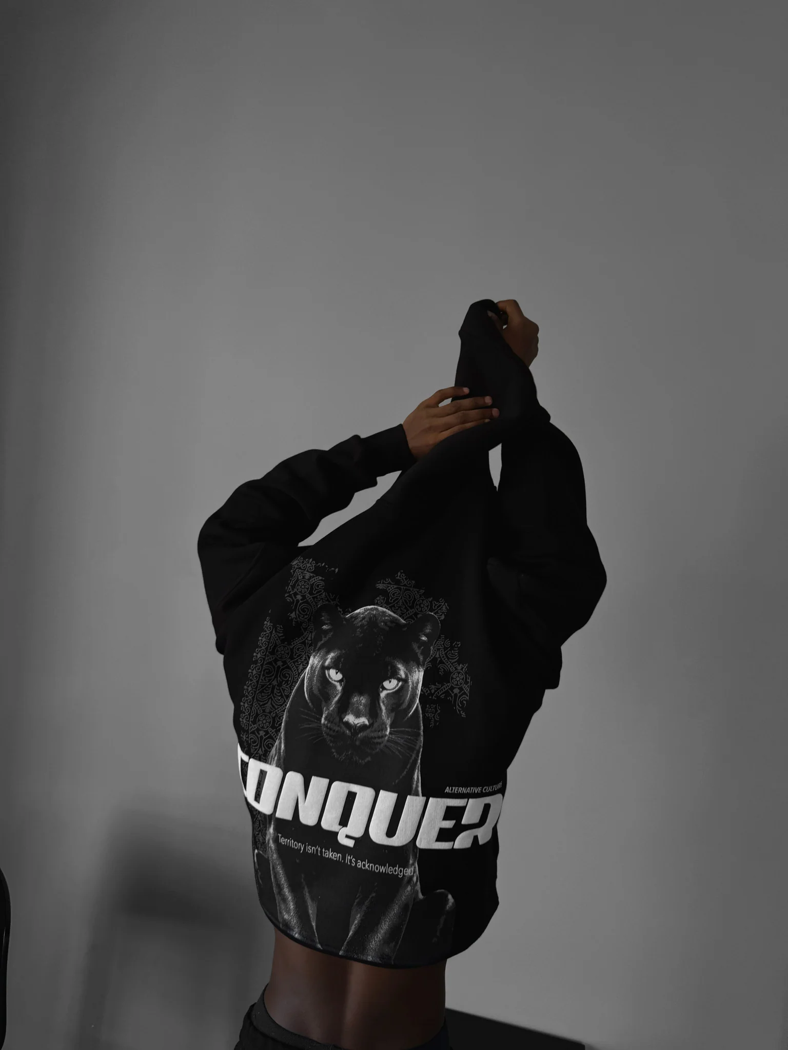 Oversize Conquer Hoodie - Black - Image 6