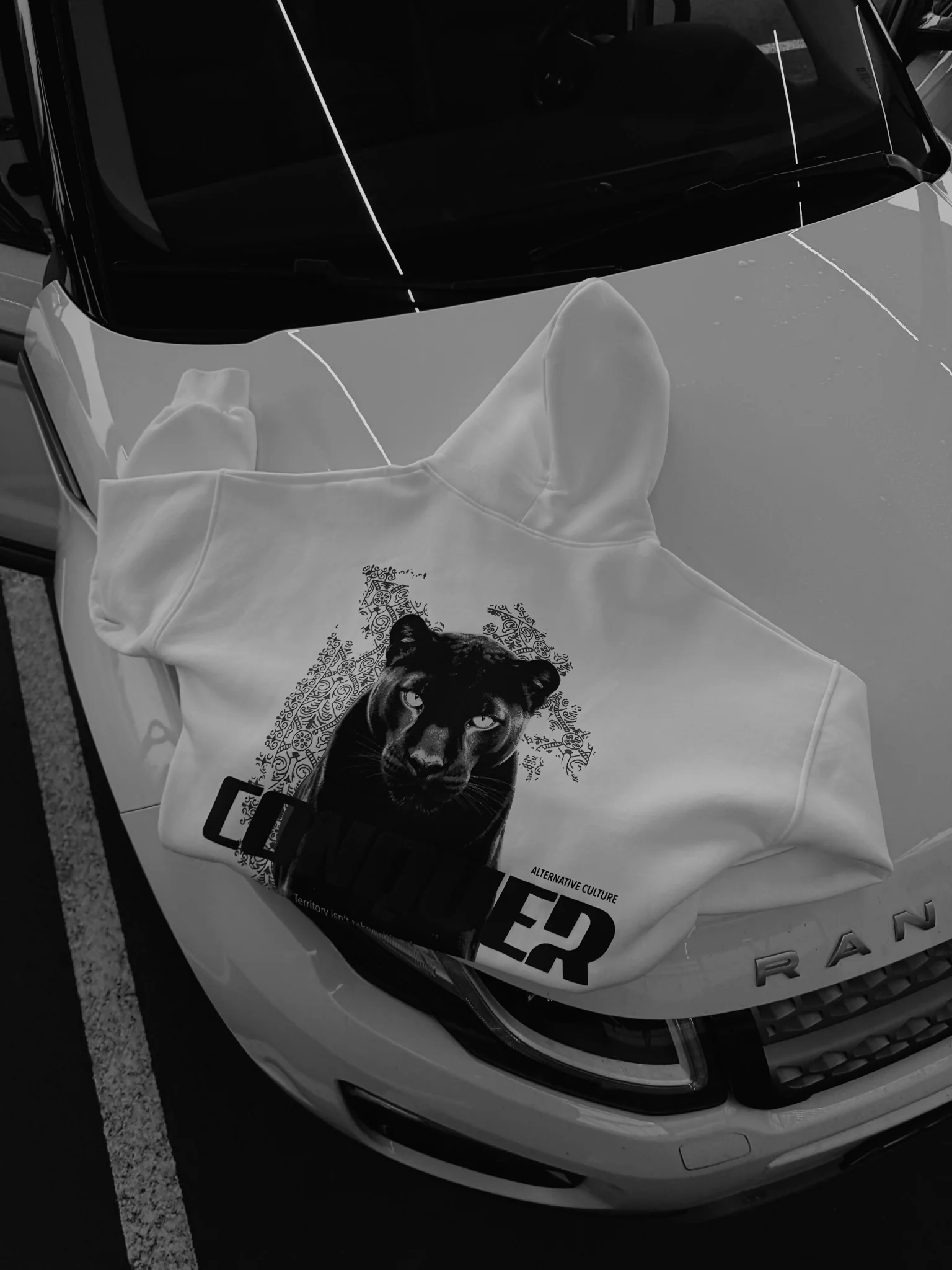 Oversize Conquer Hoodie - Ecru - Image 2