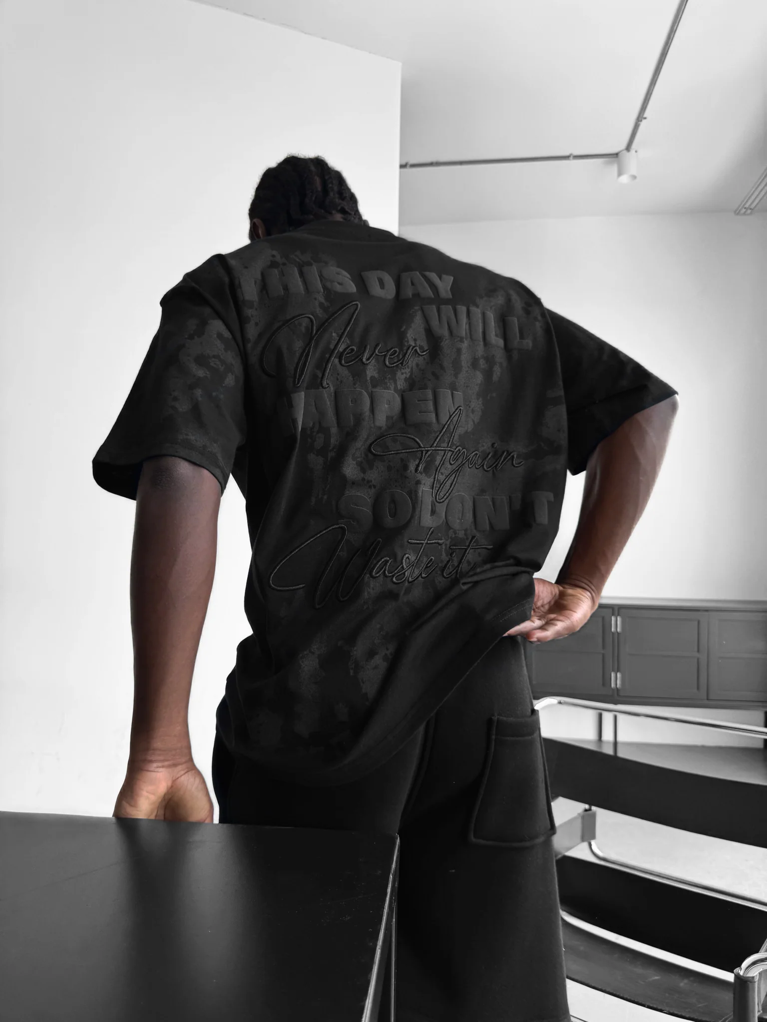 Oversize 'don’t waist it' T-Shirt - Black - Image 3