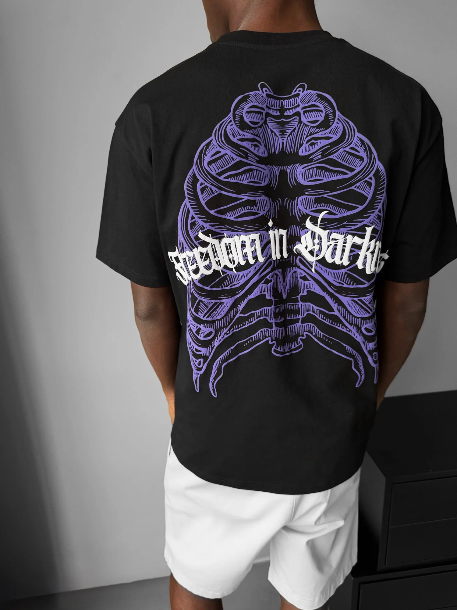Oversize 'Freedom in Darkness' T-Shirt - Black - Image 3