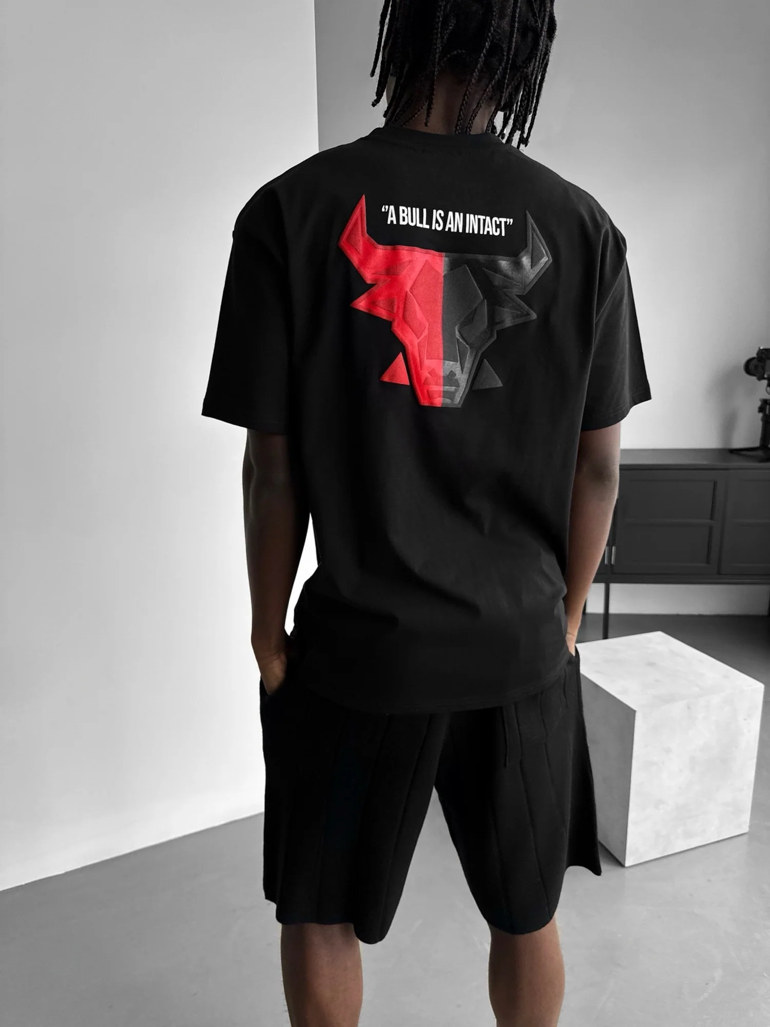 Oversize Half&Half Bull T-Shirt - Black - Image 3