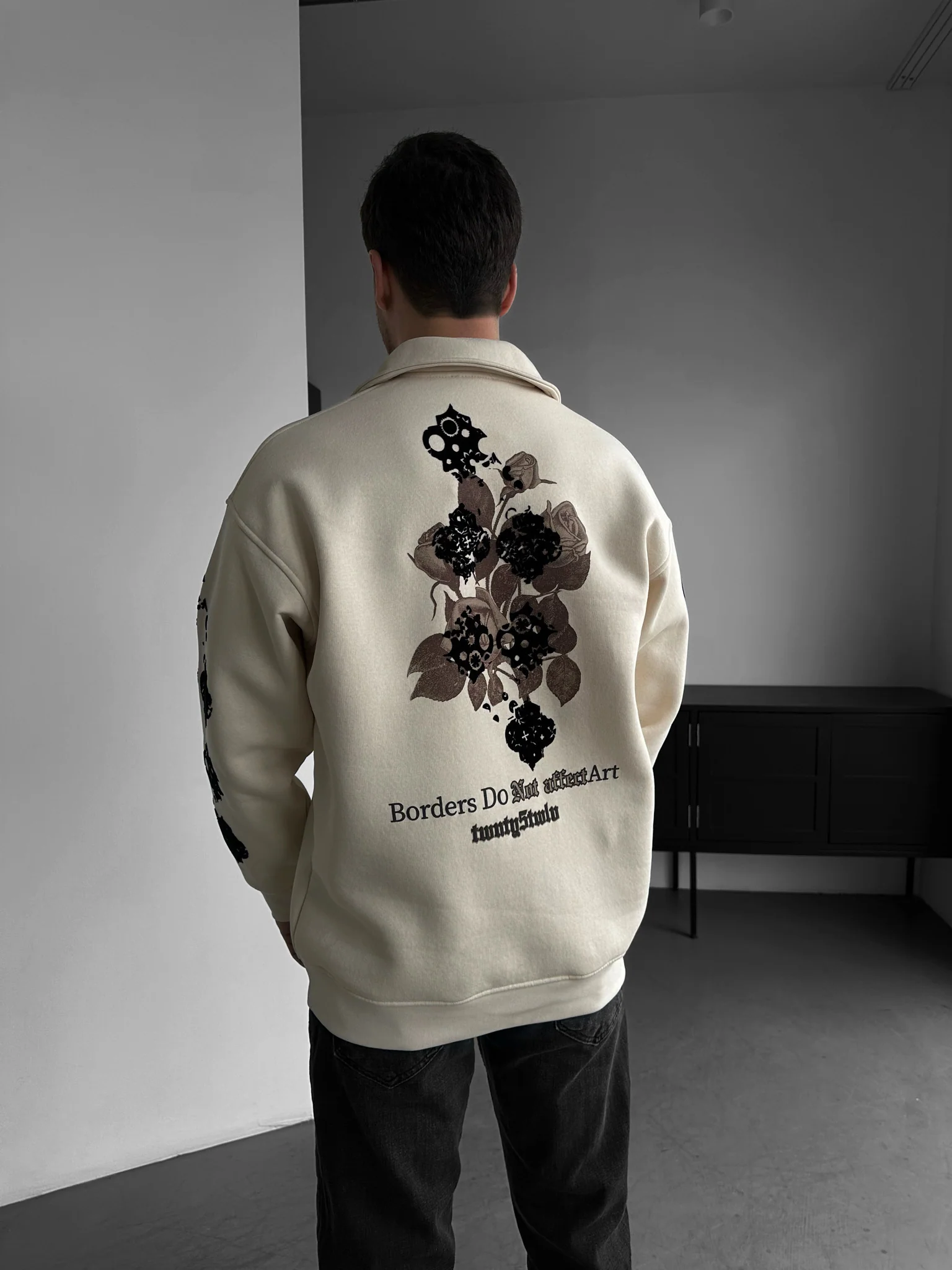 Oversize Half-Zip Graphic Sweatshirt - Beige - Image 2