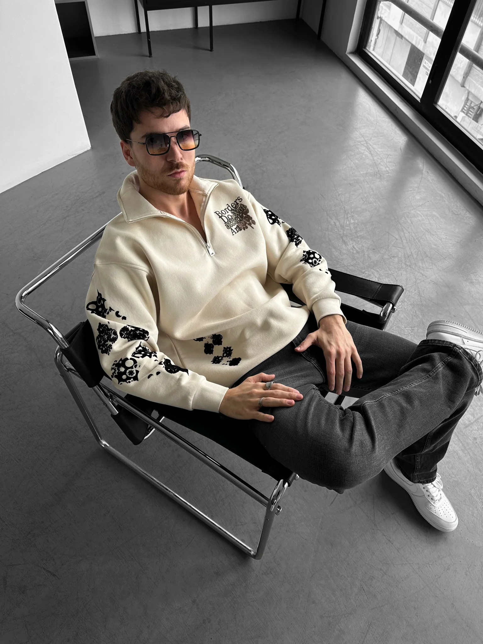 Oversize Half-Zip Graphic Sweatshirt - Beige - Image 4