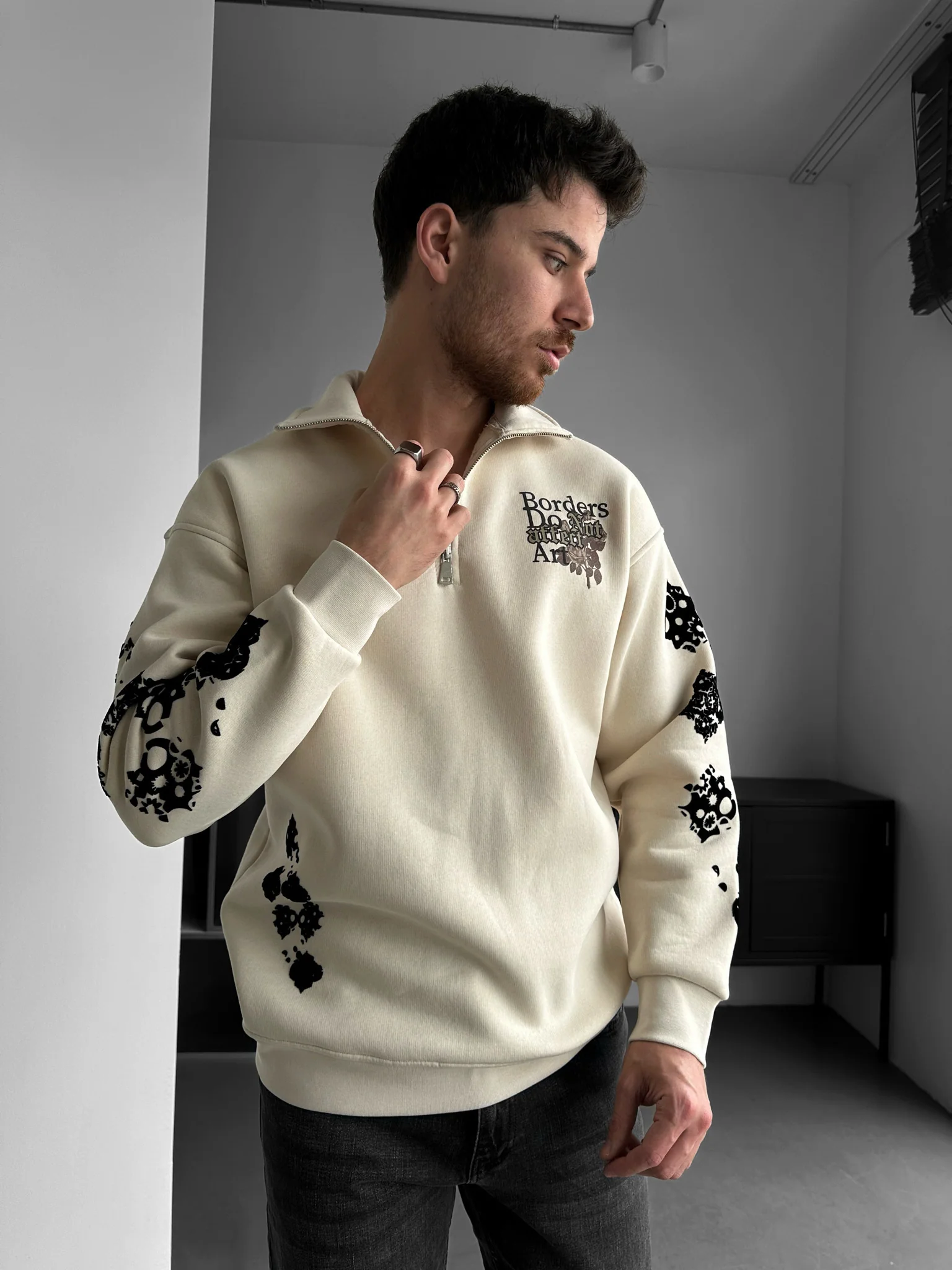 Oversize Half-Zip Graphic Sweatshirt - Beige - Image 5