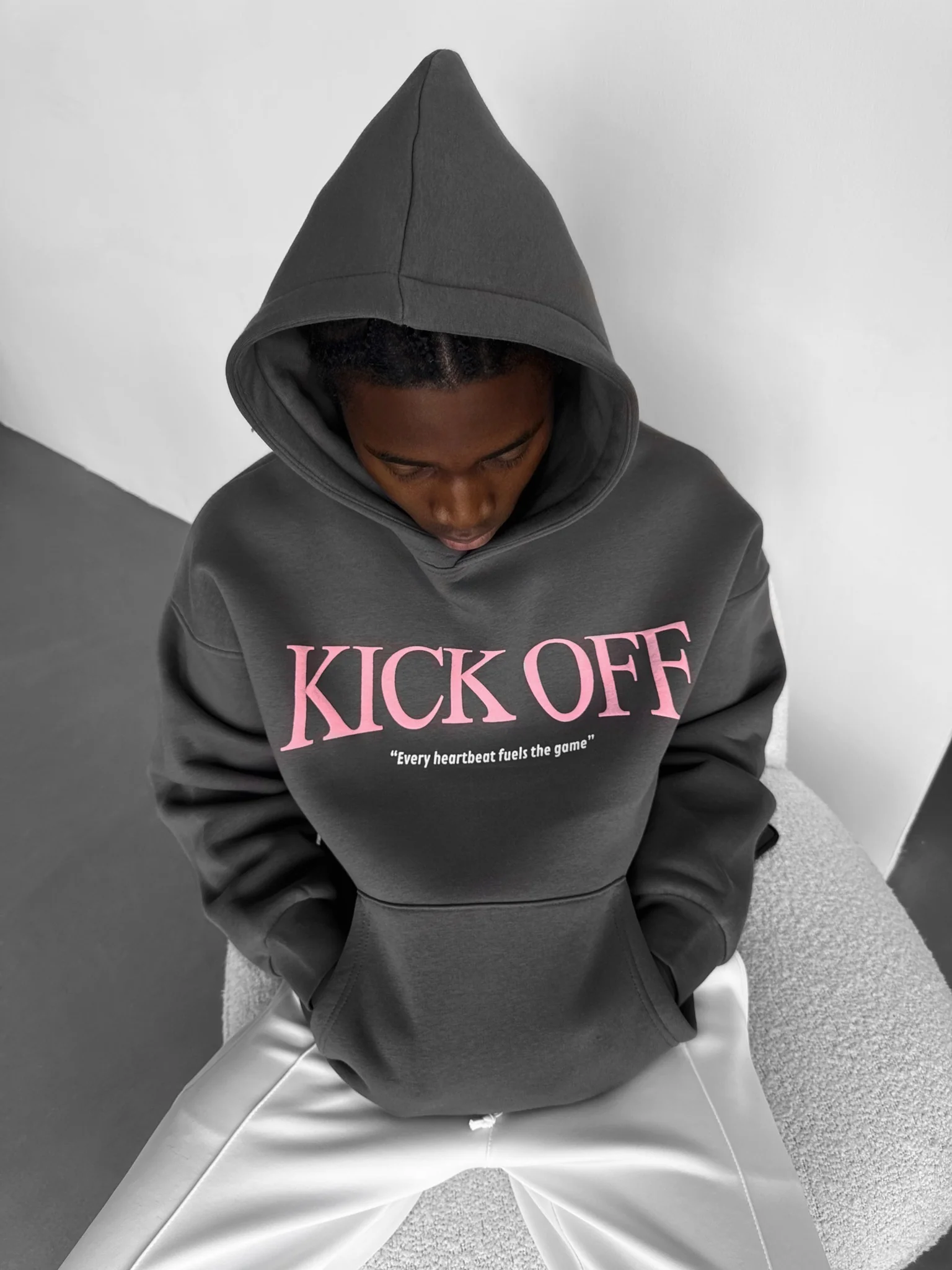 Oversize "KICK OFF" Hoodie - Anthracite - Image 5