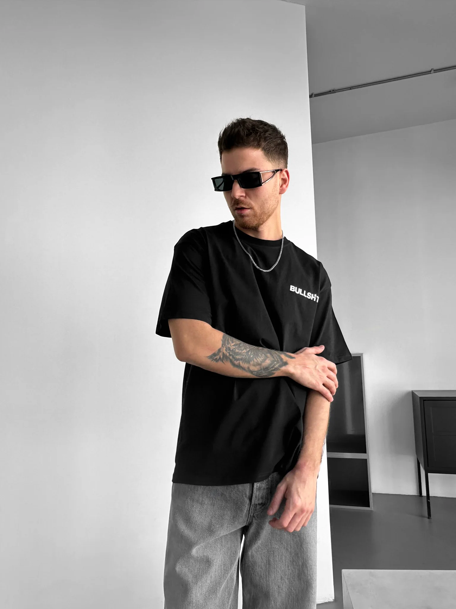 Oversize Kissing T-shirt - Black - Image 5