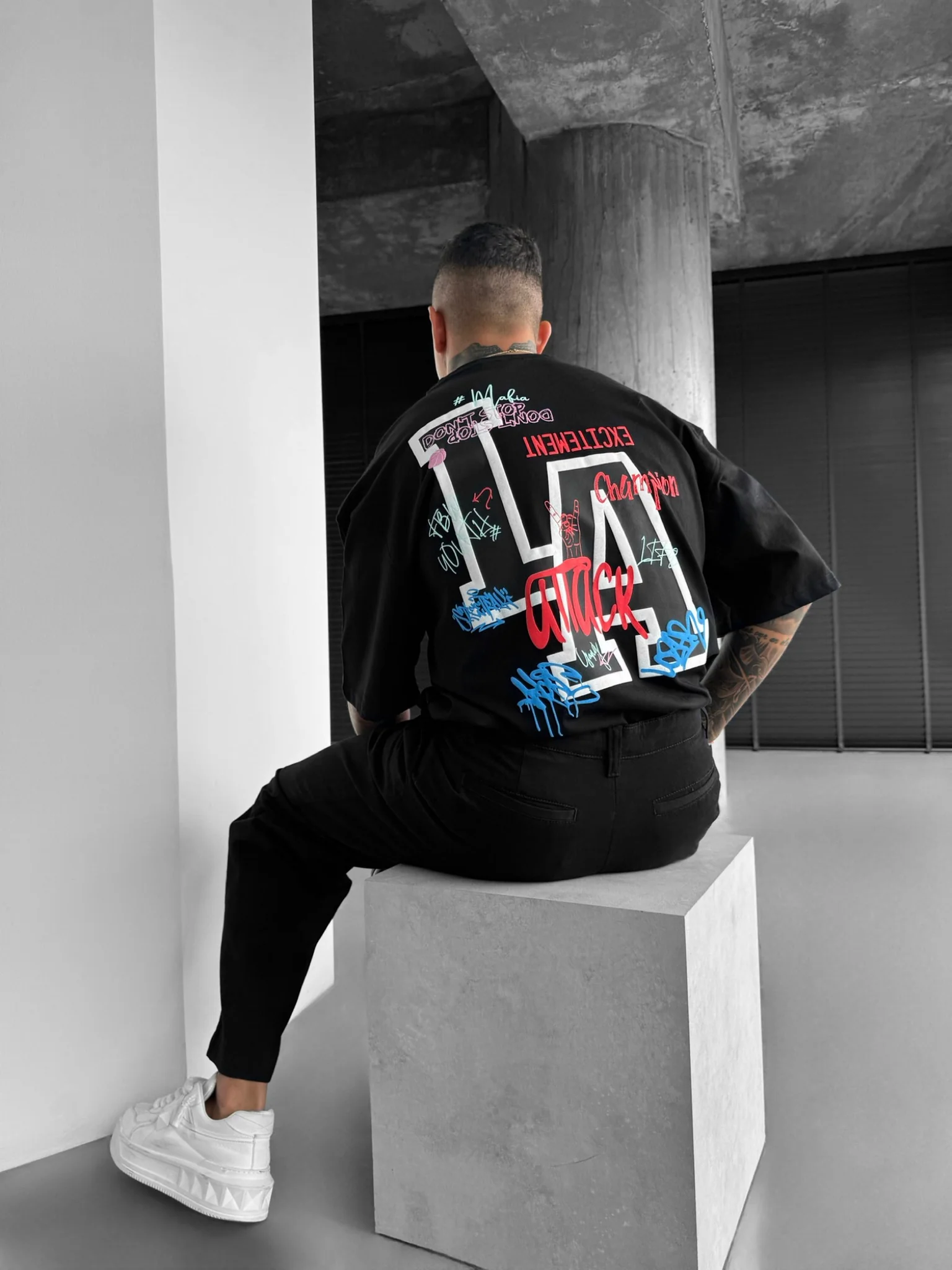 Oversize L.A T-shirt - Black - Image 2