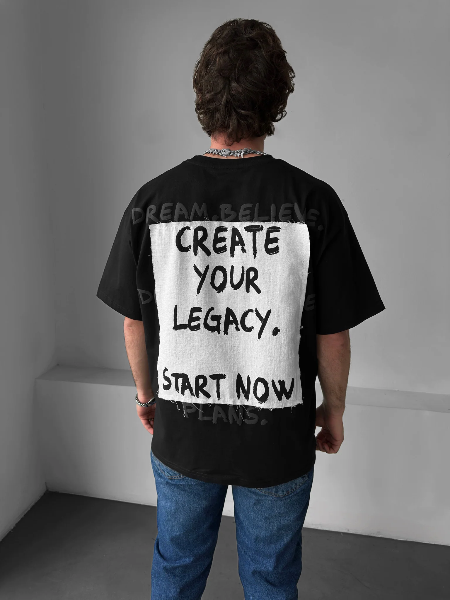 Oversize Legacy T-shirt - Black - Image 2