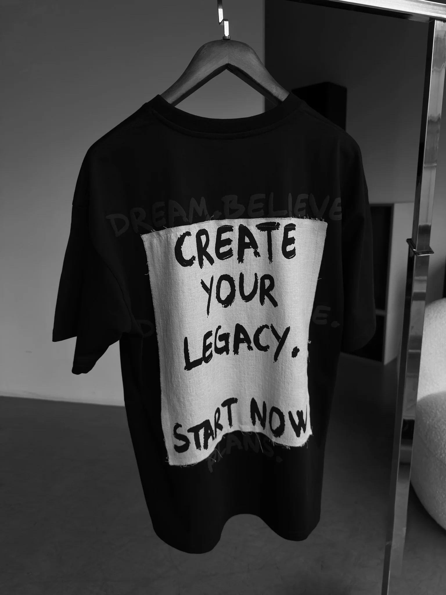 Oversize Legacy T-shirt - Black - Image 4