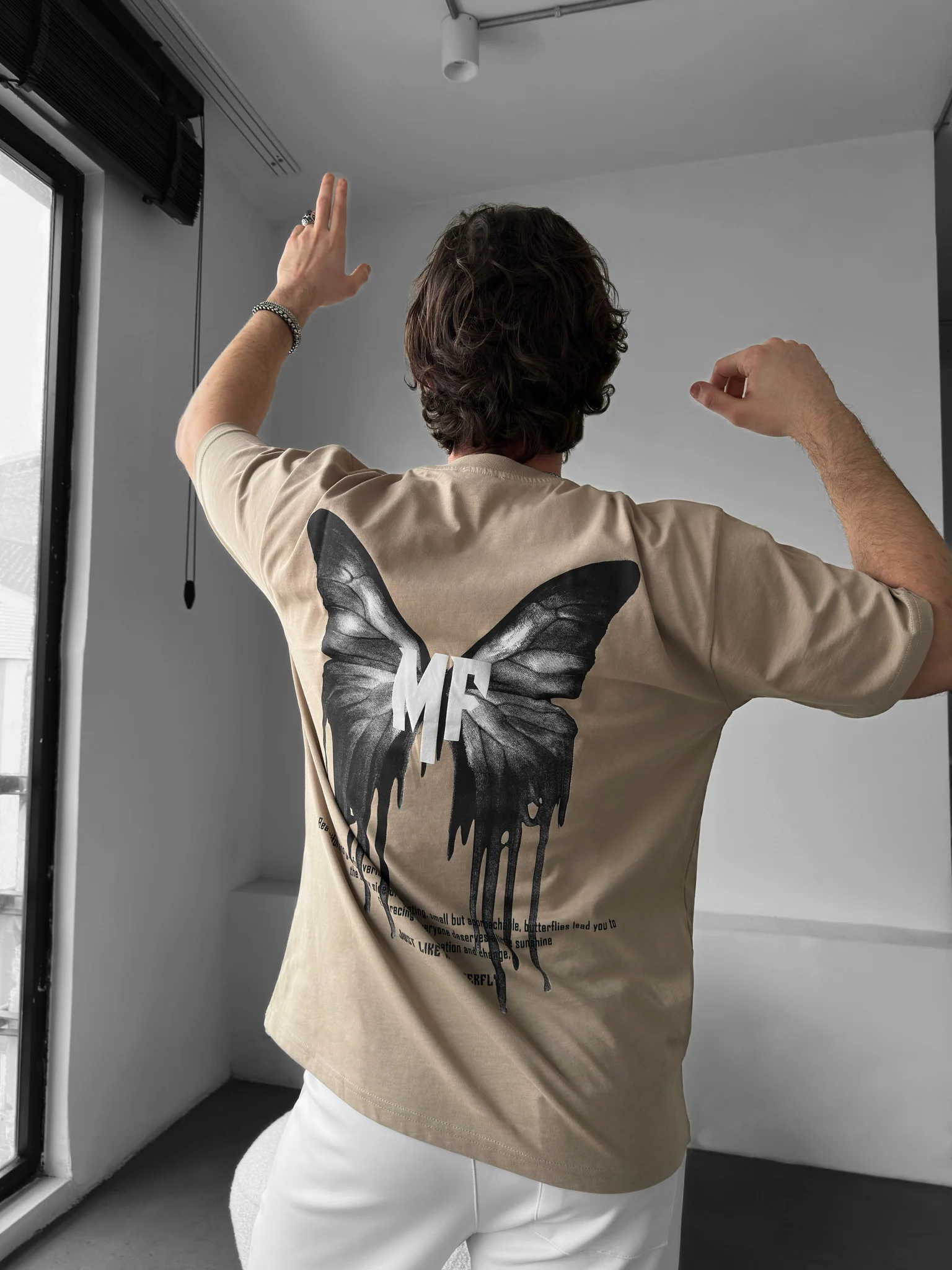 Oversize 'Like a Butterfly' T-Shirt - Beige - Image 3