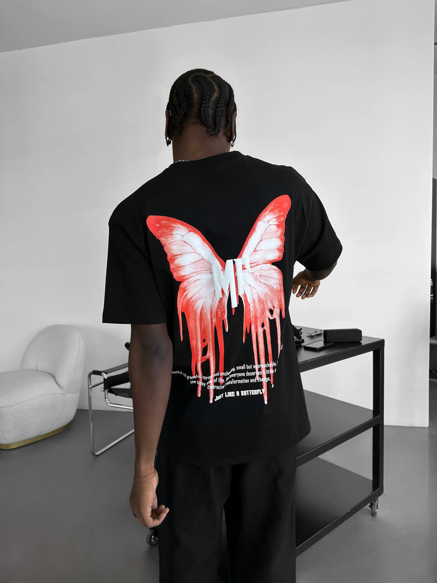 Oversize 'Like a Butterfly' T-Shirt - Black - Image 5