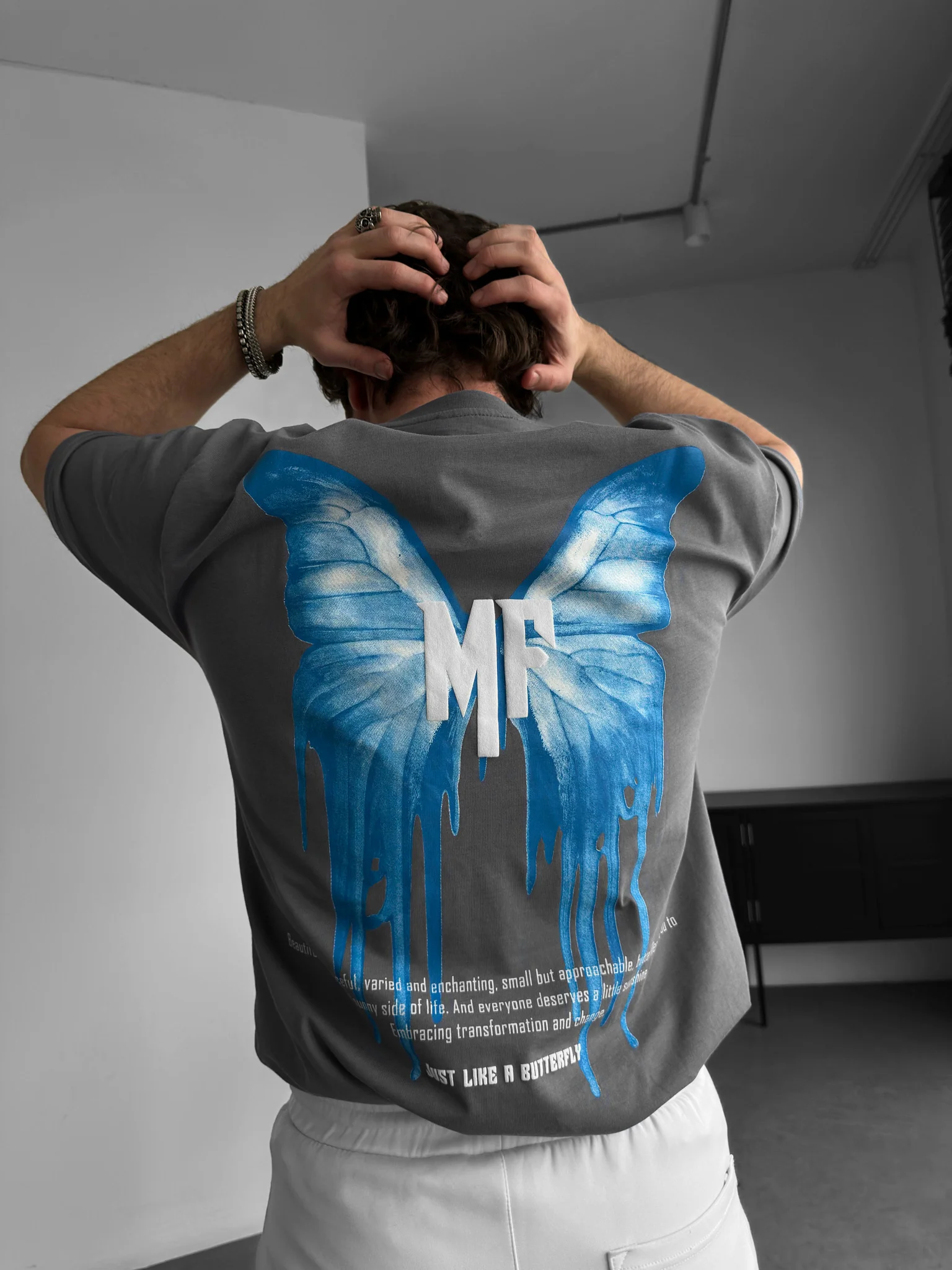 Oversize 'Like a Butterfly' T-Shirt - Stormy Weather
