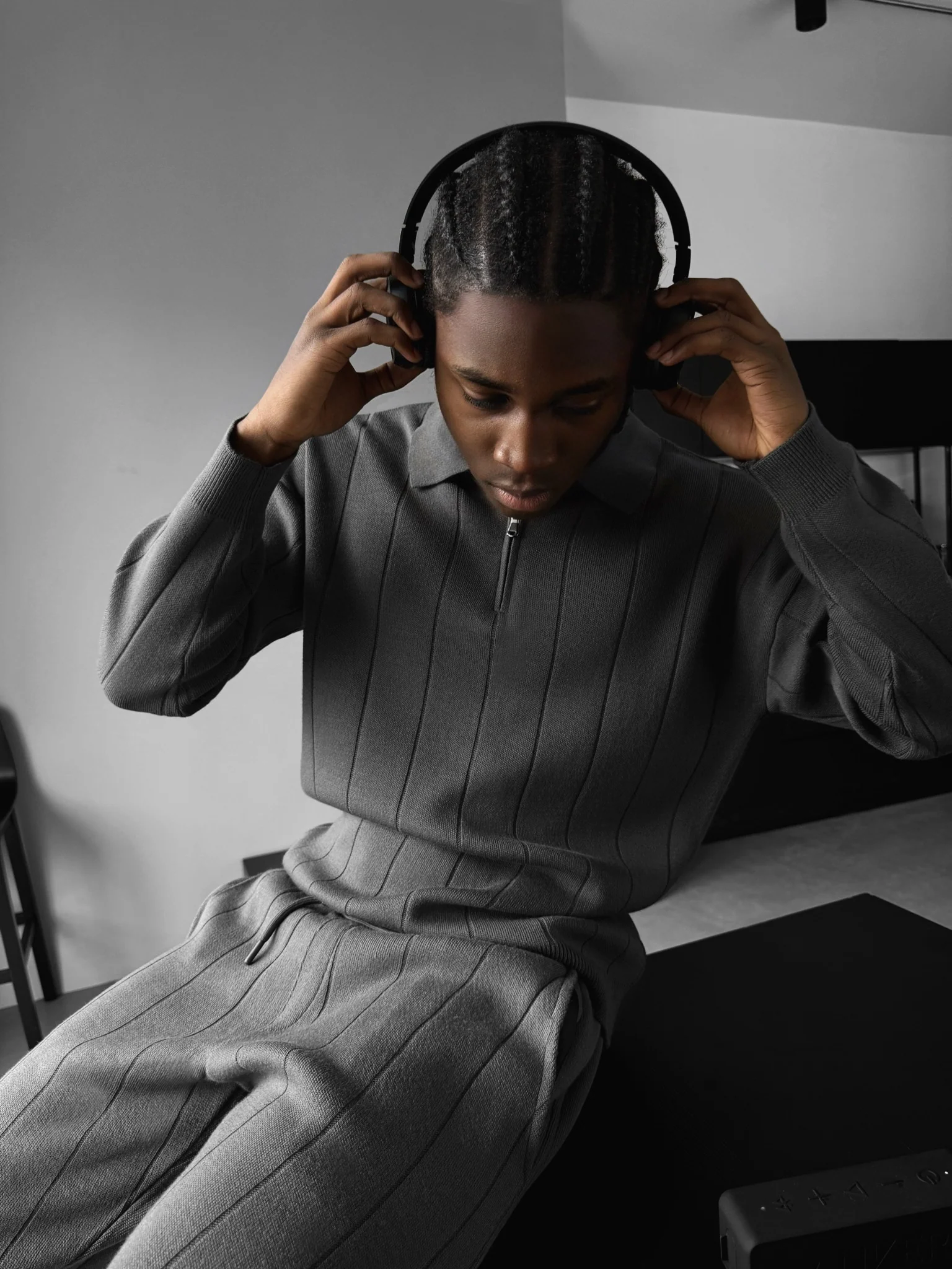 Oversize Lines Knit Zipper Polo Sweatshirt - Anthracite - Image 3
