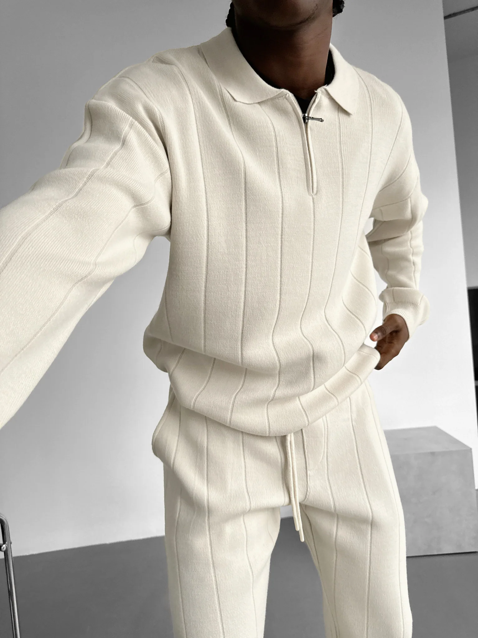 Oversize Lines Knit Zipper Polo Sweatshirt - Ecru - Image 2