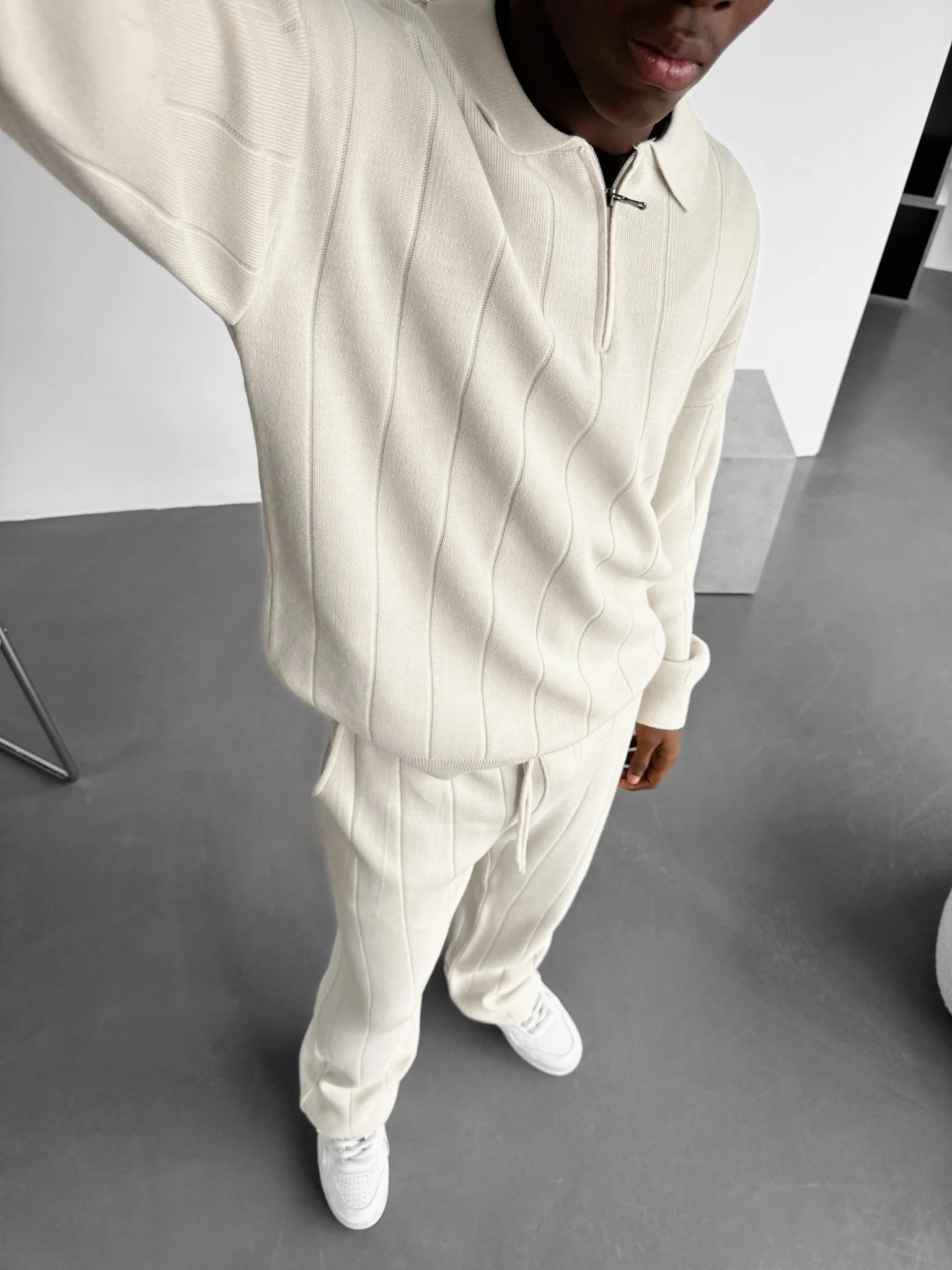 Oversize Lines Knit Zipper Polo Sweatshirt - Ecru - Image 3
