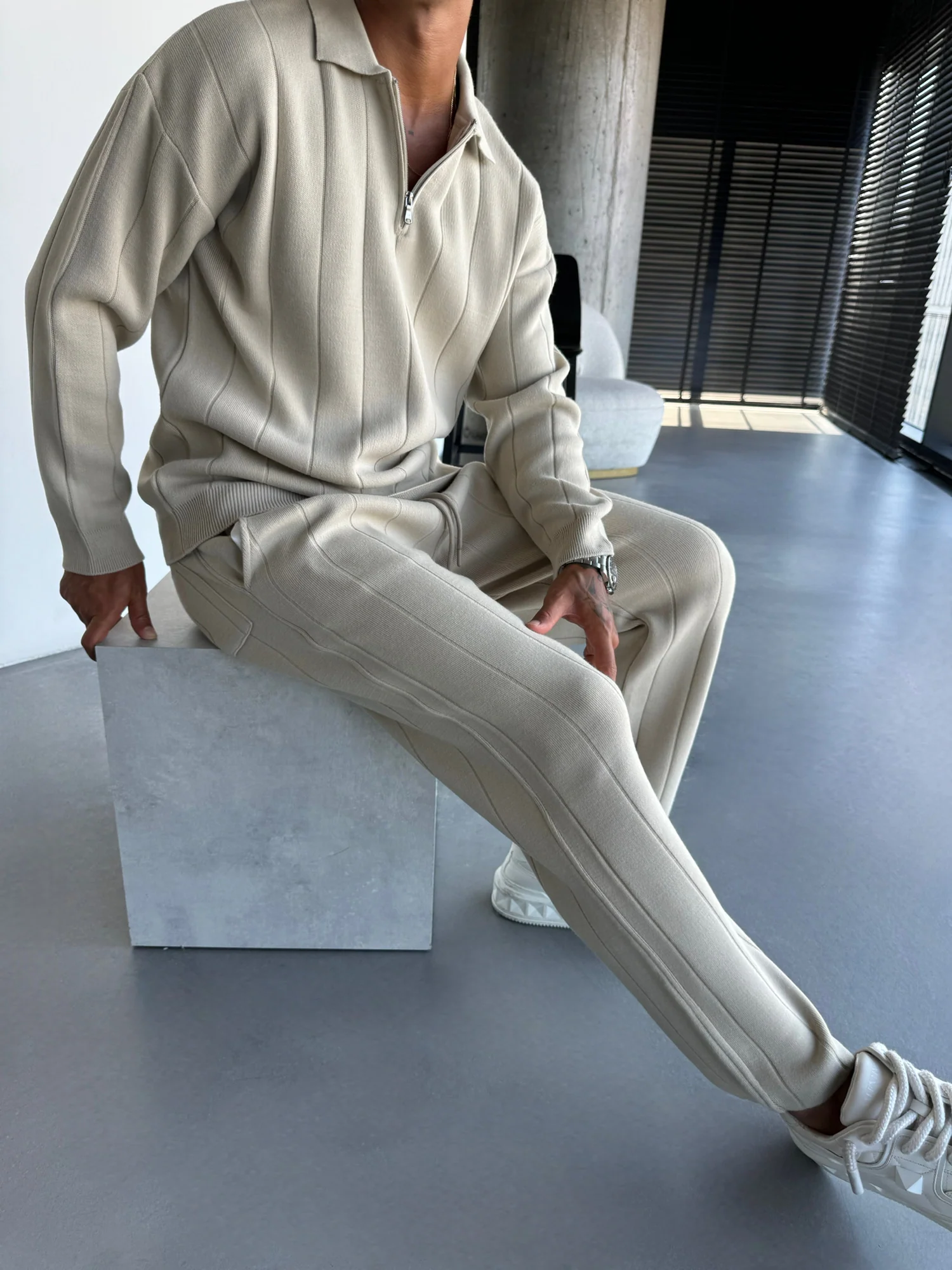 Oversize Lines Knit Zipper Polo Sweatshirt - Stone - Image 2