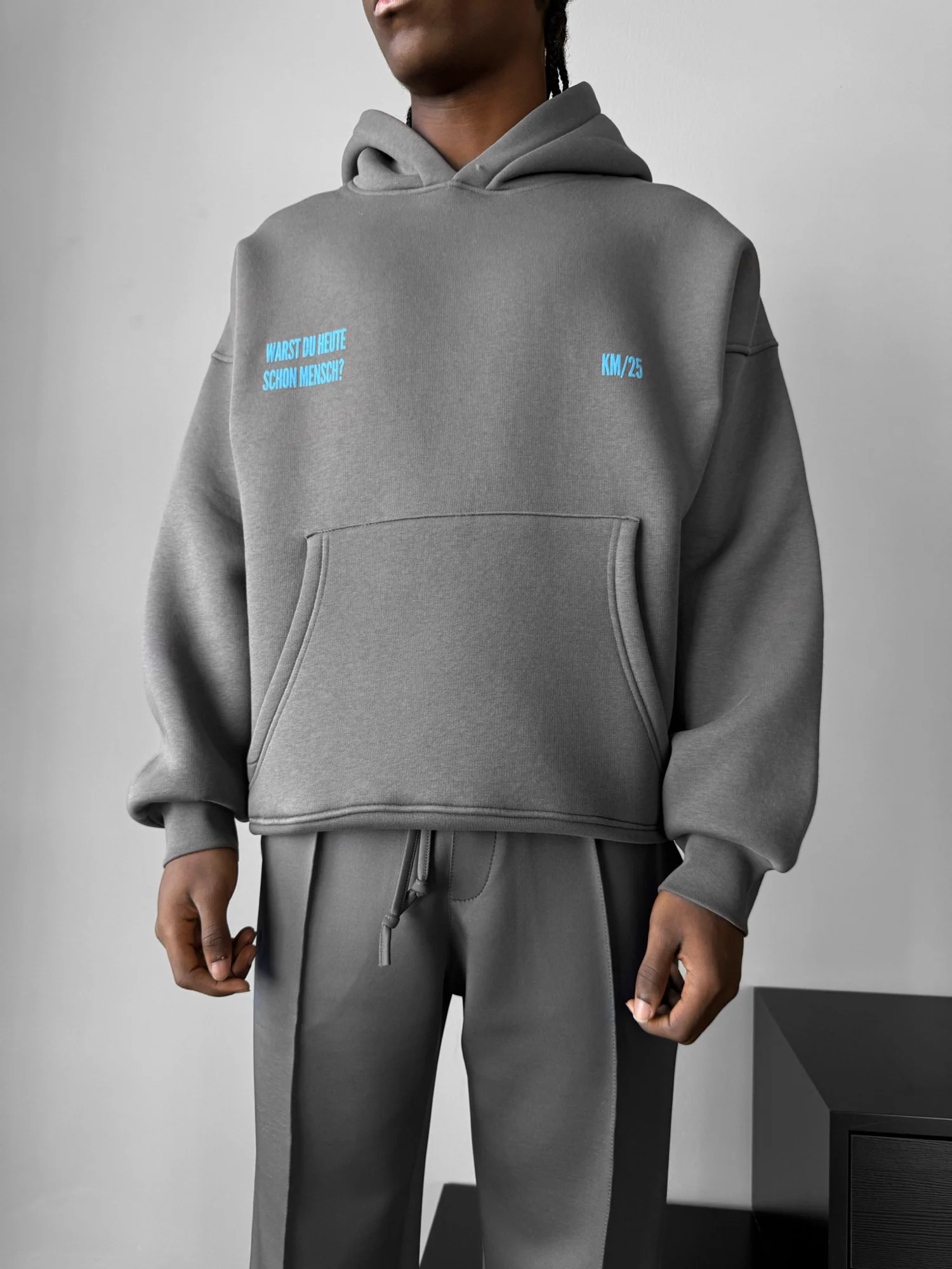 Oversize Mensch Hoodie - Anthracite - Image 3