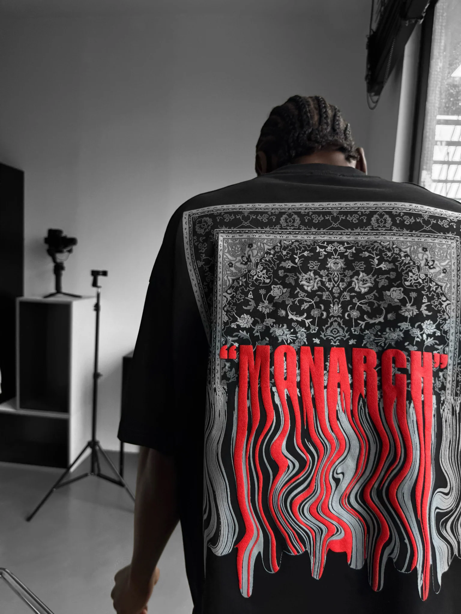 Oversize "Monarch" T-Shirt - Black and Bordeaux - Image 3