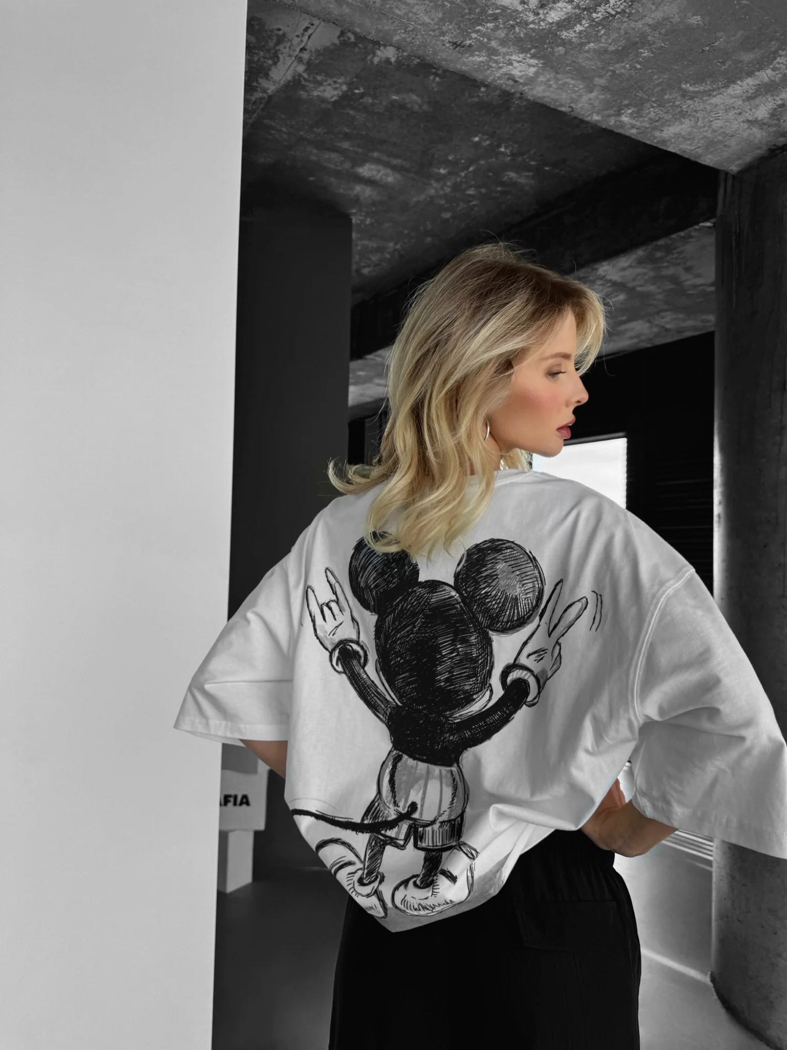 Oversize Mouse T-shirt - White and Black - Image 4