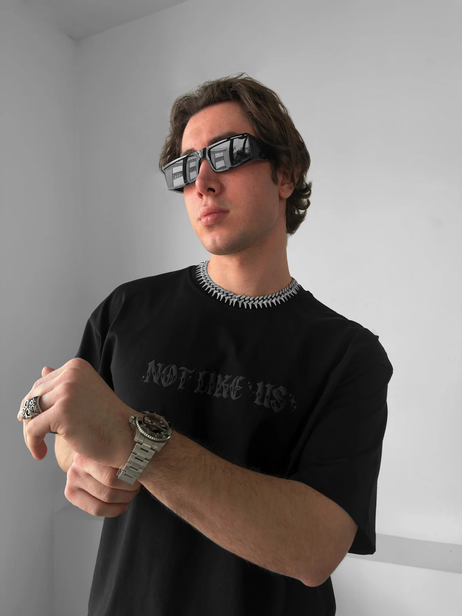 Oversize Not Like Us T-shirt - Black - Image 2