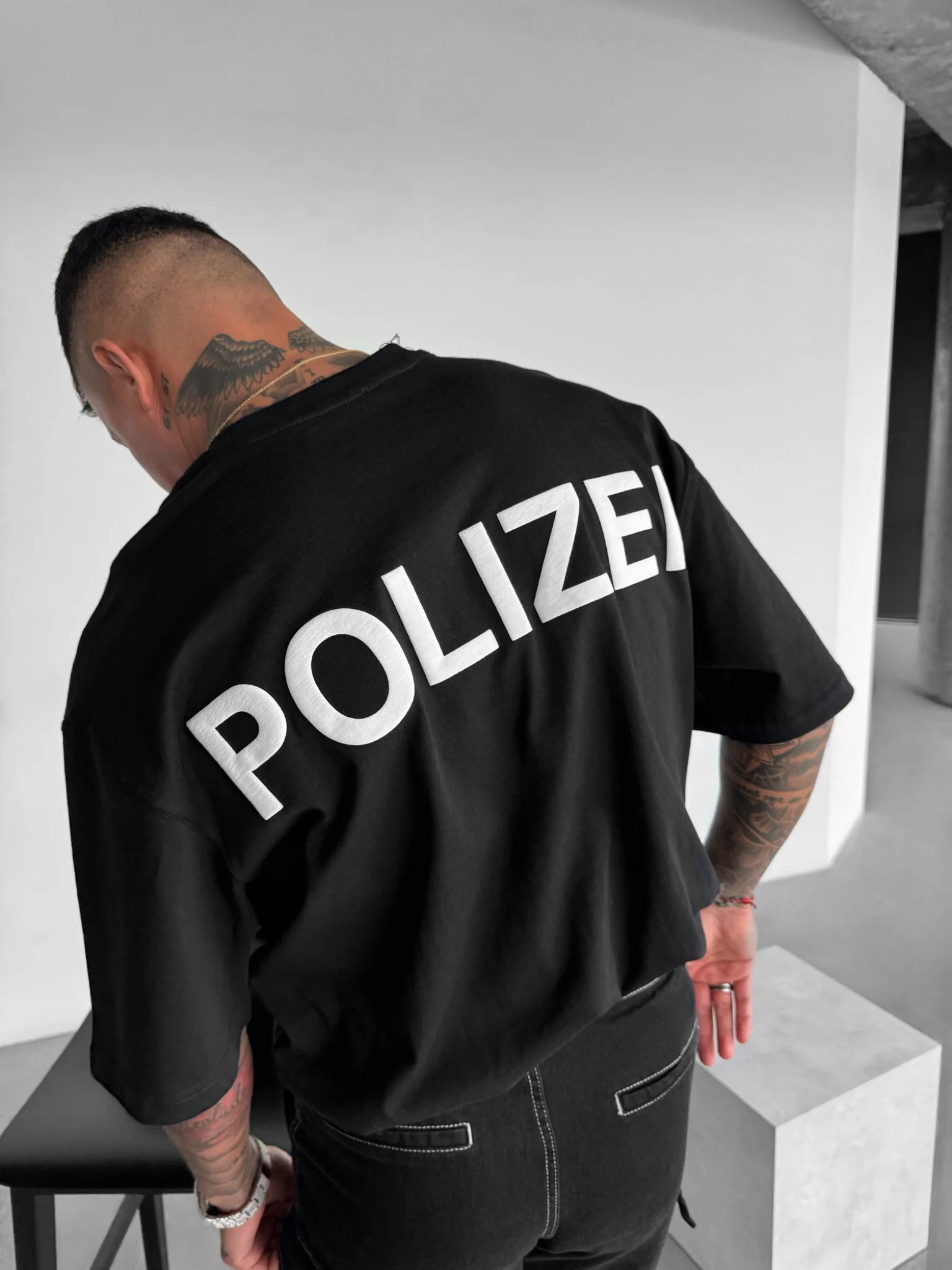 Oversize Polizei T-shirt - Black - Image 5