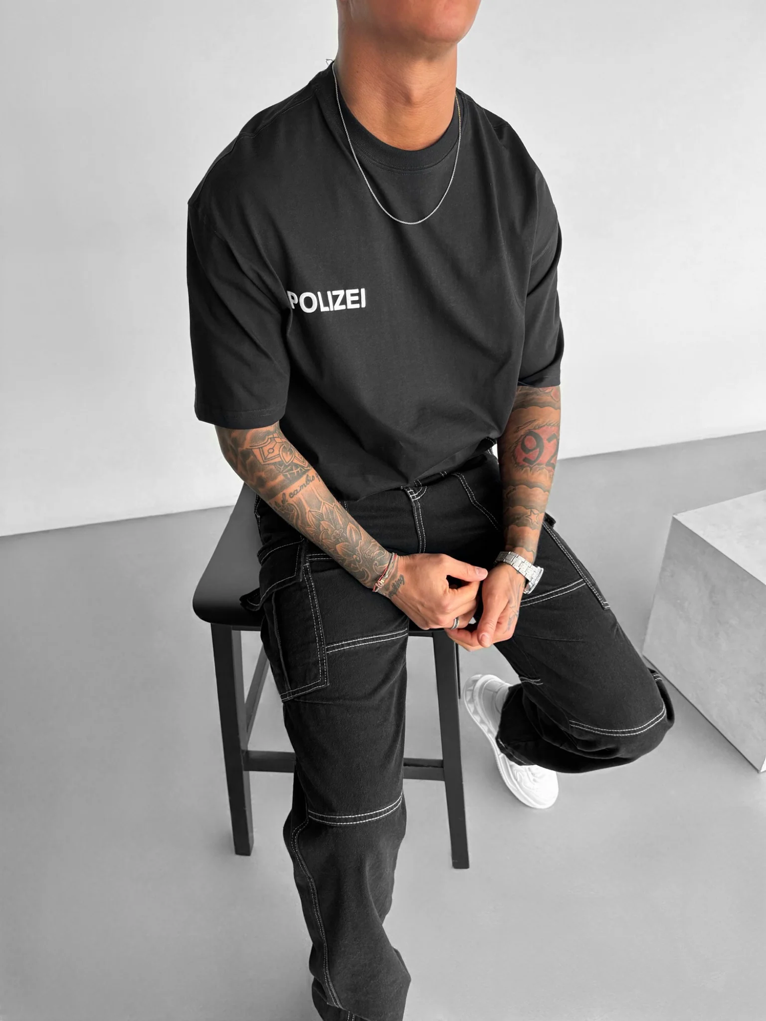 Oversize Polizei T-shirt - Black - Image 6