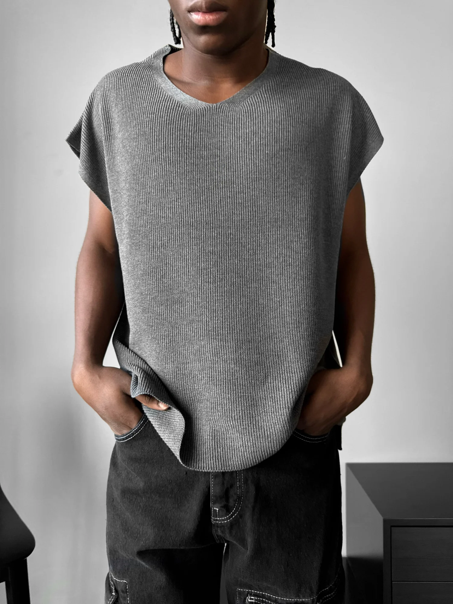 Oversize rolled Edge Knit Tanktop - Anthracite - Image 4