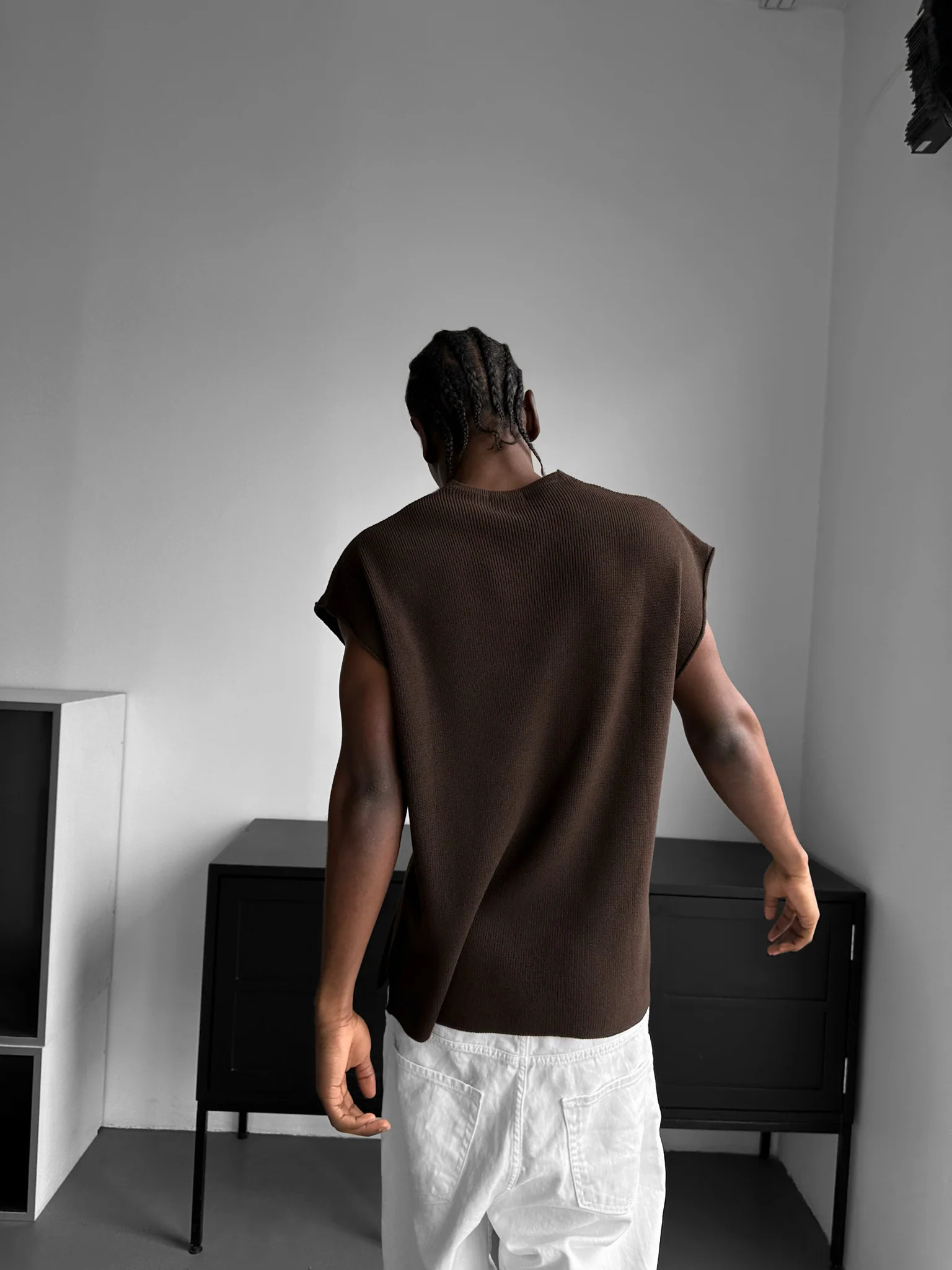 Oversize rolled Edge Knit Tanktop - Dark Brown - Image 3