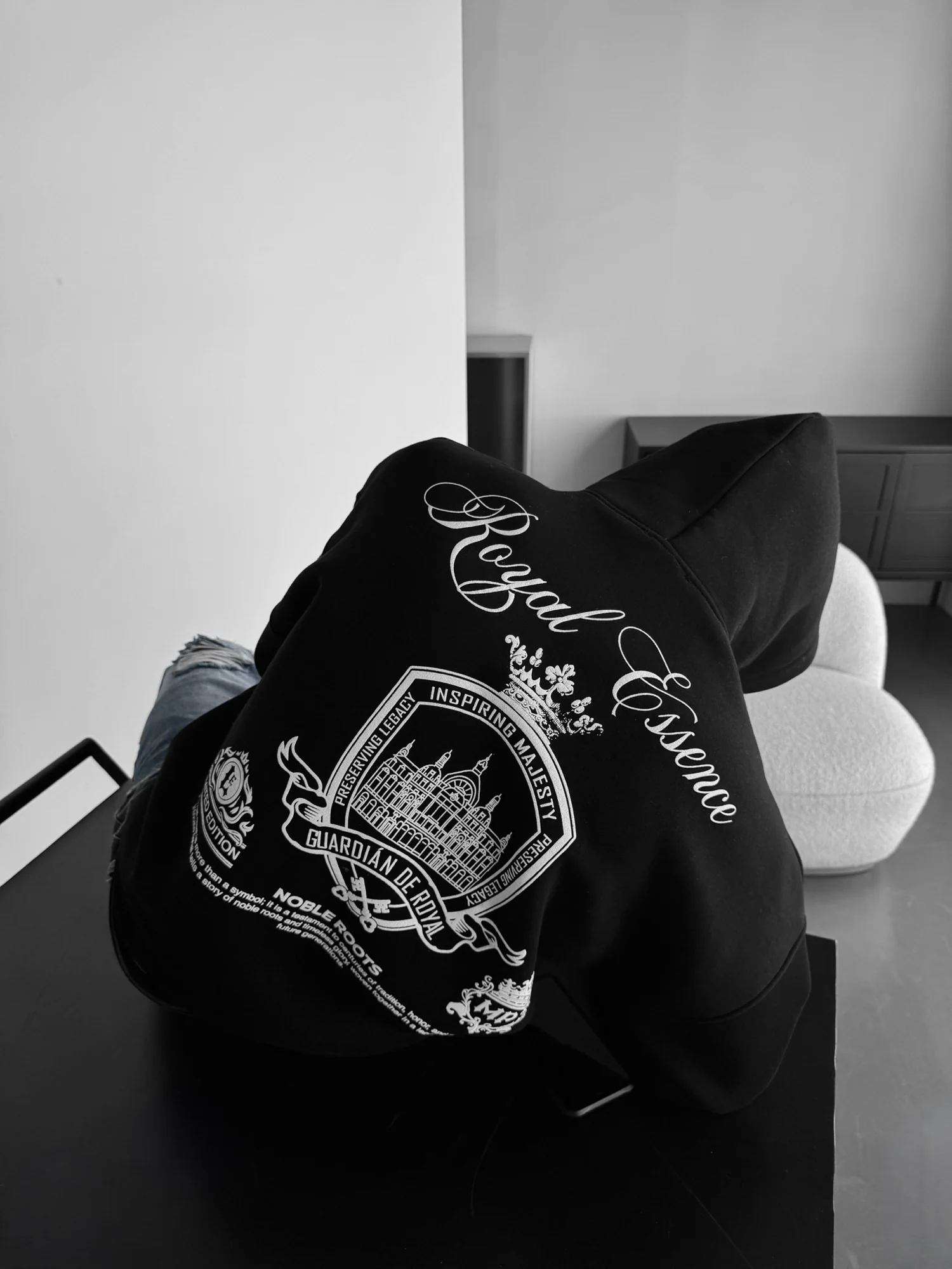 Oversize 'Royal Essence' Hoodie - Black - Image 5