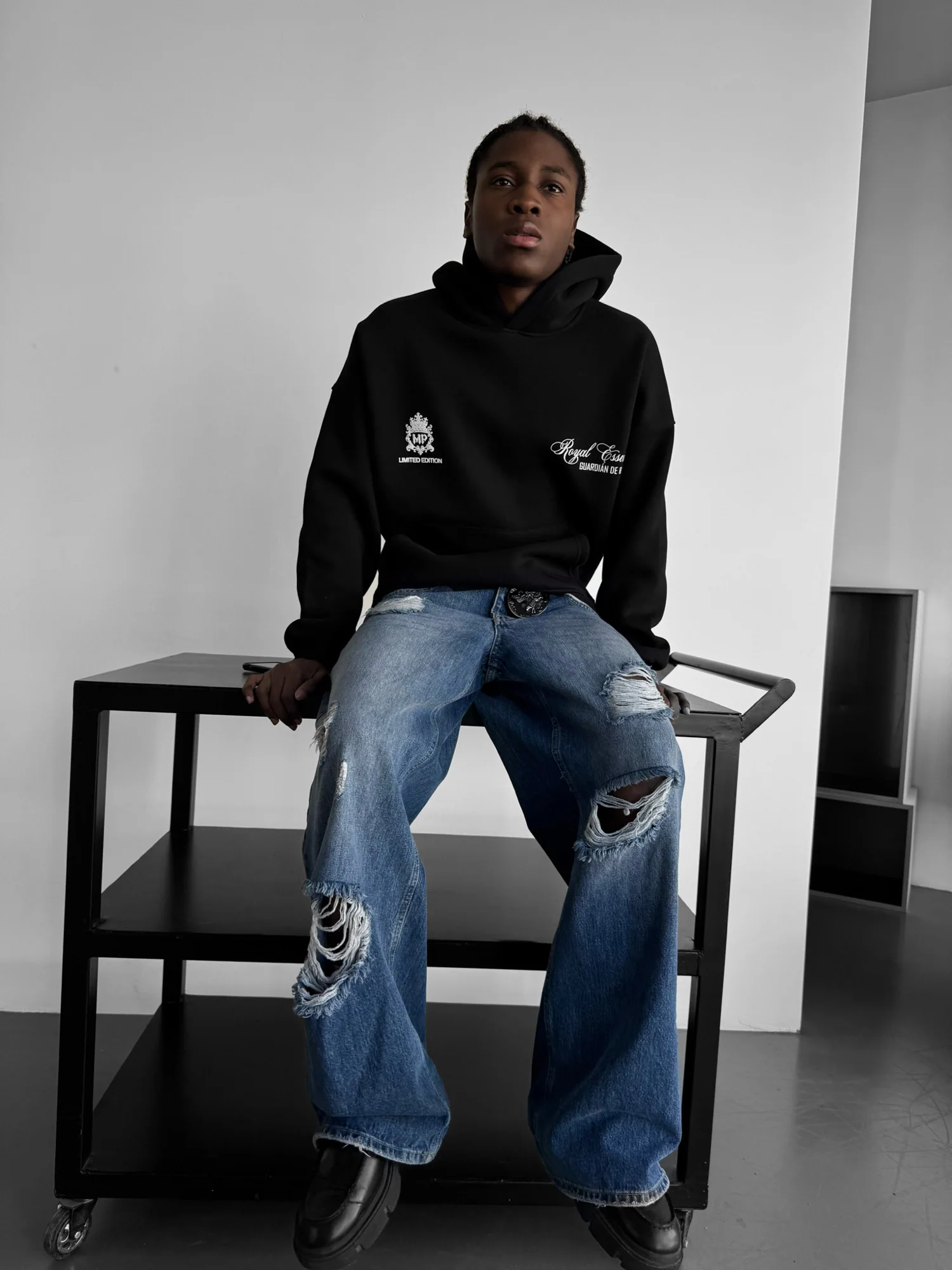 Oversize 'Royal Essence' Hoodie - Black - Image 7