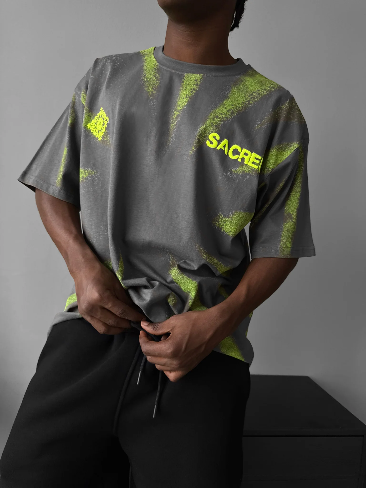 Oversize 'Sacred' T-Shirt - Anthracite - Image 4