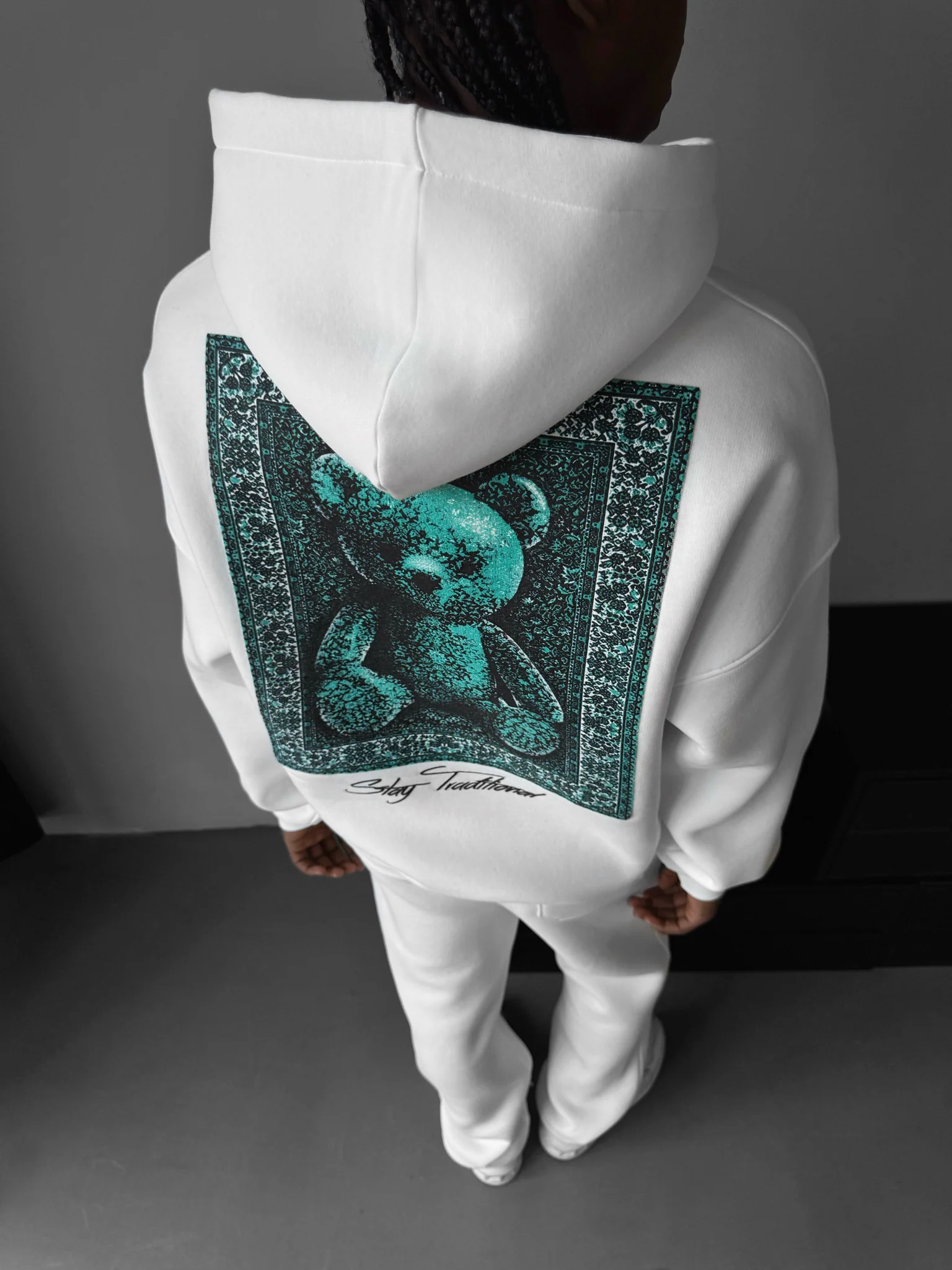Oversize 'Stay Traditional' Hoodie - White - Image 3