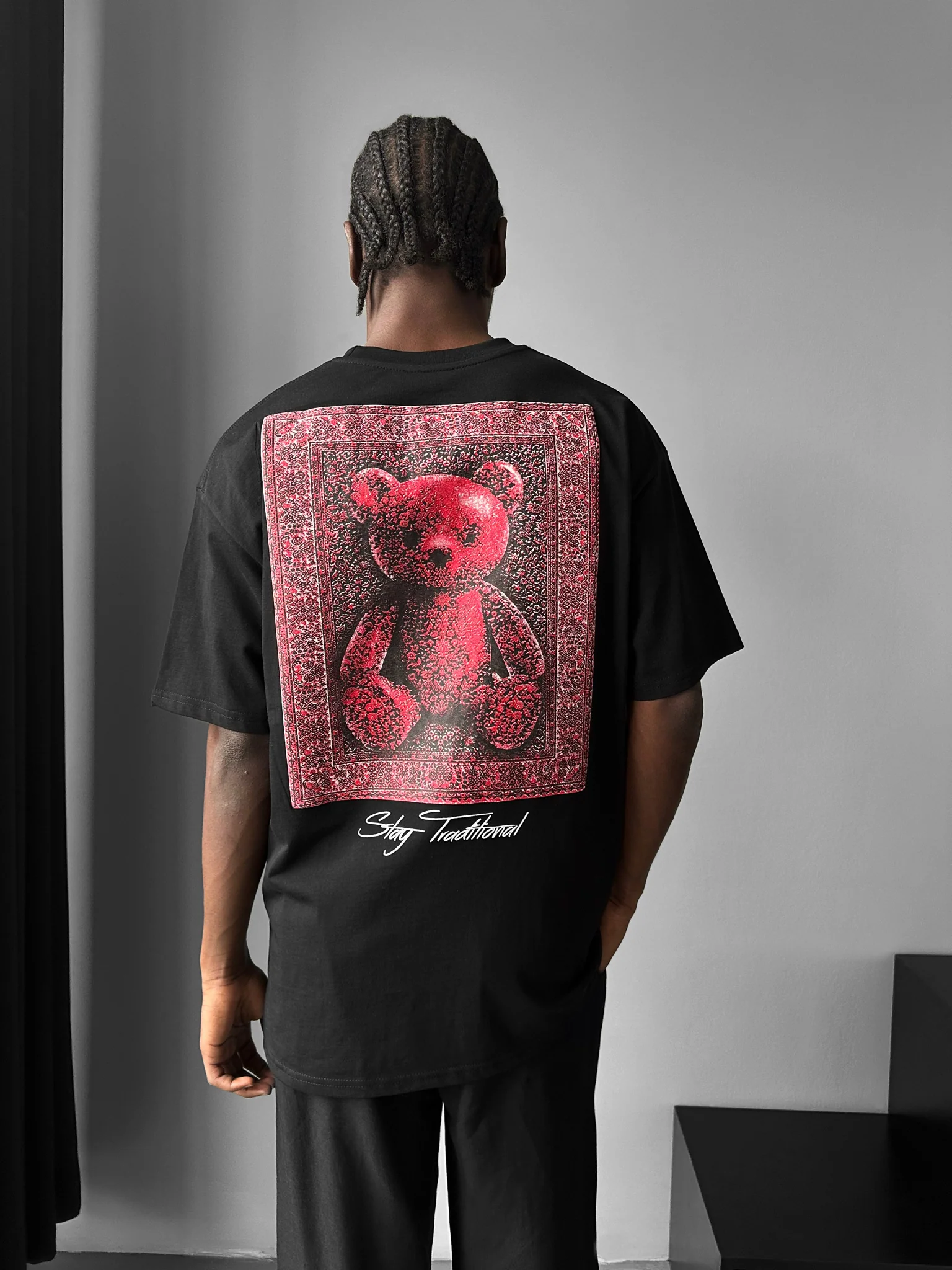 Oversize 'Stay Traditional' T-Shirt - Black and Red - Image 2