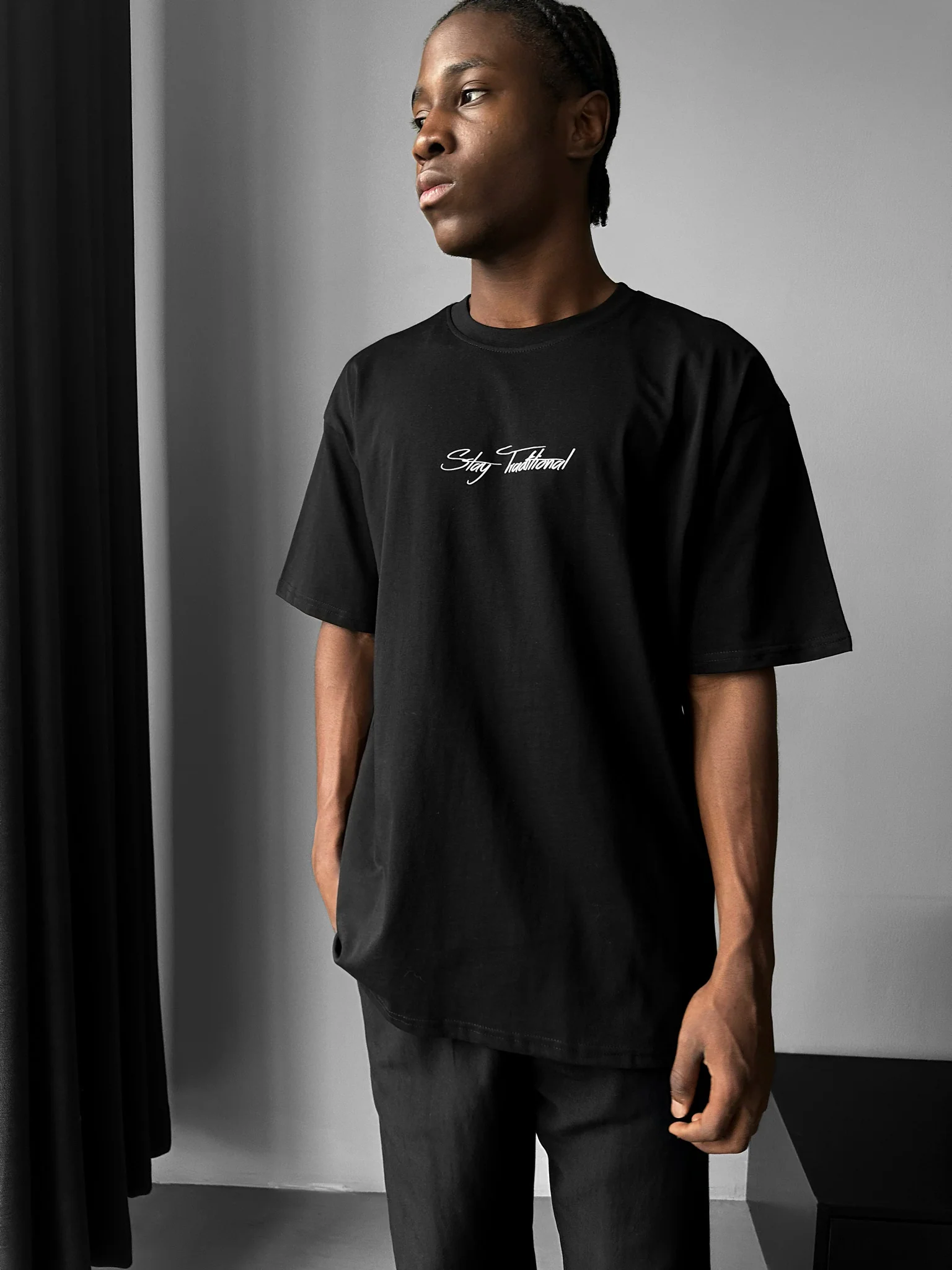 Oversize 'Stay Traditional' T-Shirt - Black and Red - Image 3