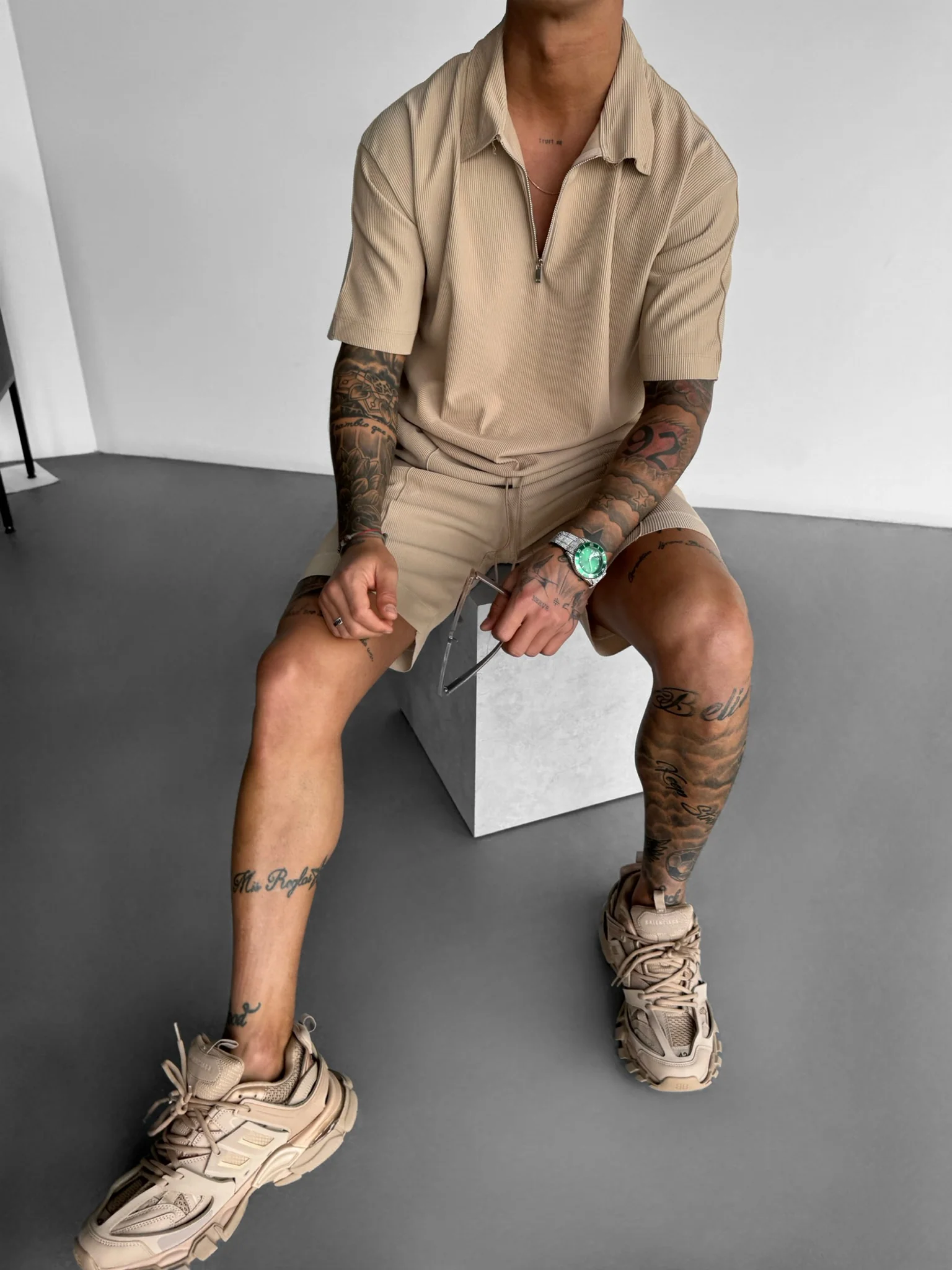 Oversize Textured Zipper Polo T-Shirt - Beige - Image 4
