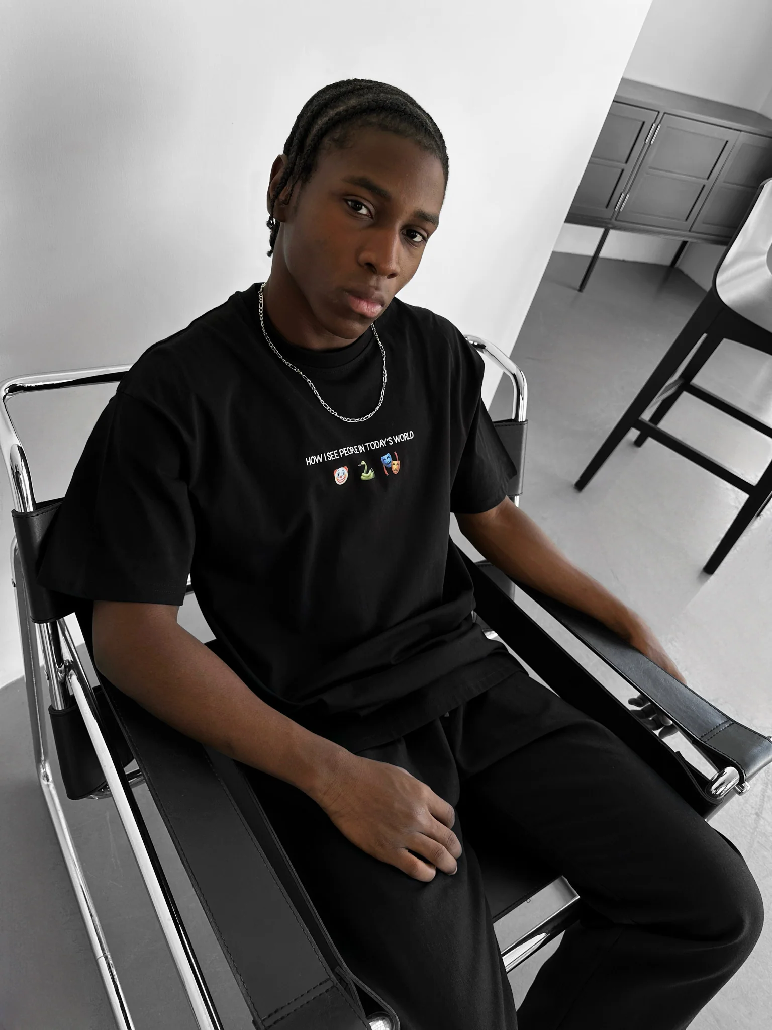 Oversize "Today's World" T-Shirt - Black - Image 7