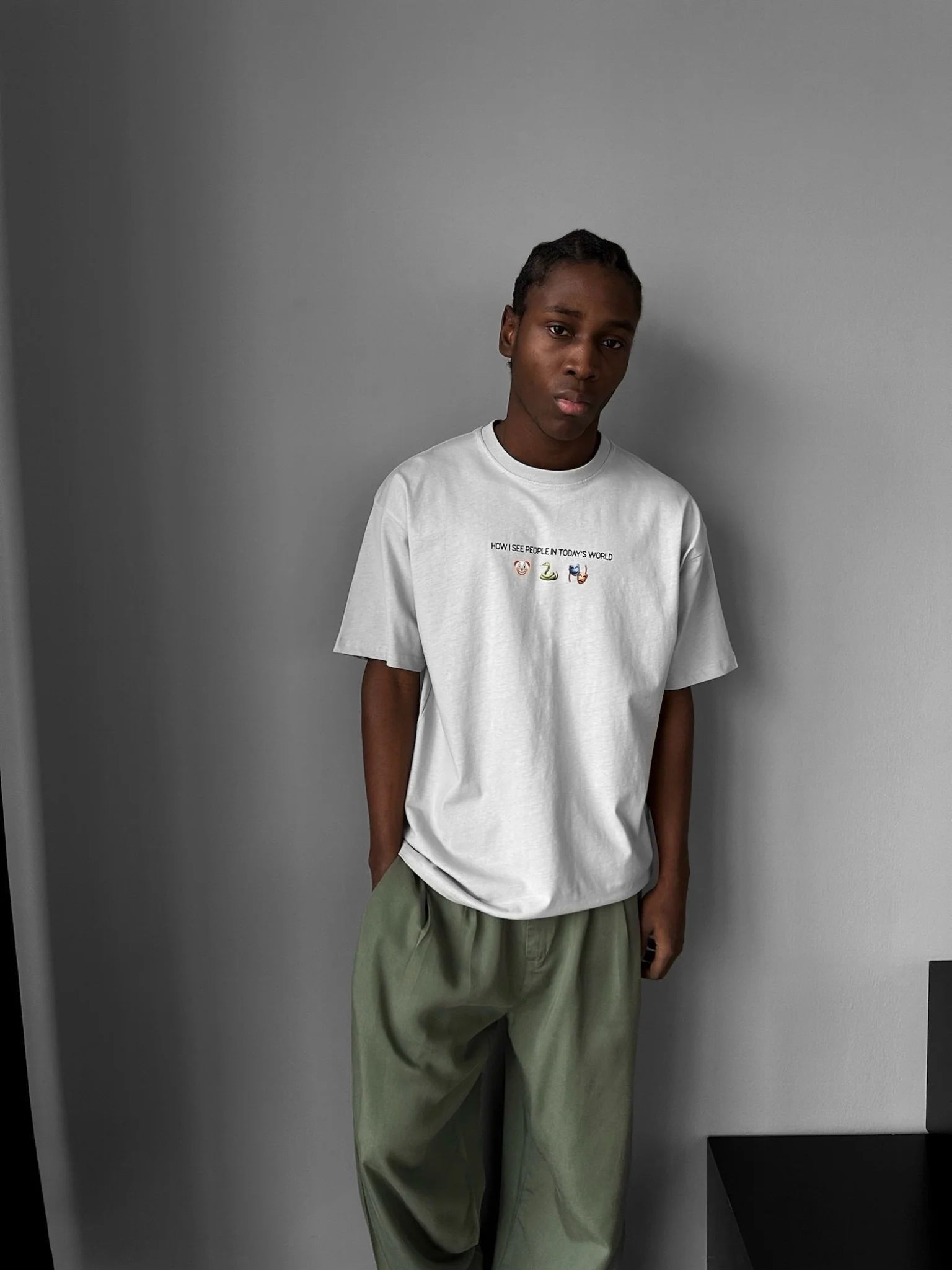 Oversize "Today's World" T-Shirt - Grey - Image 3