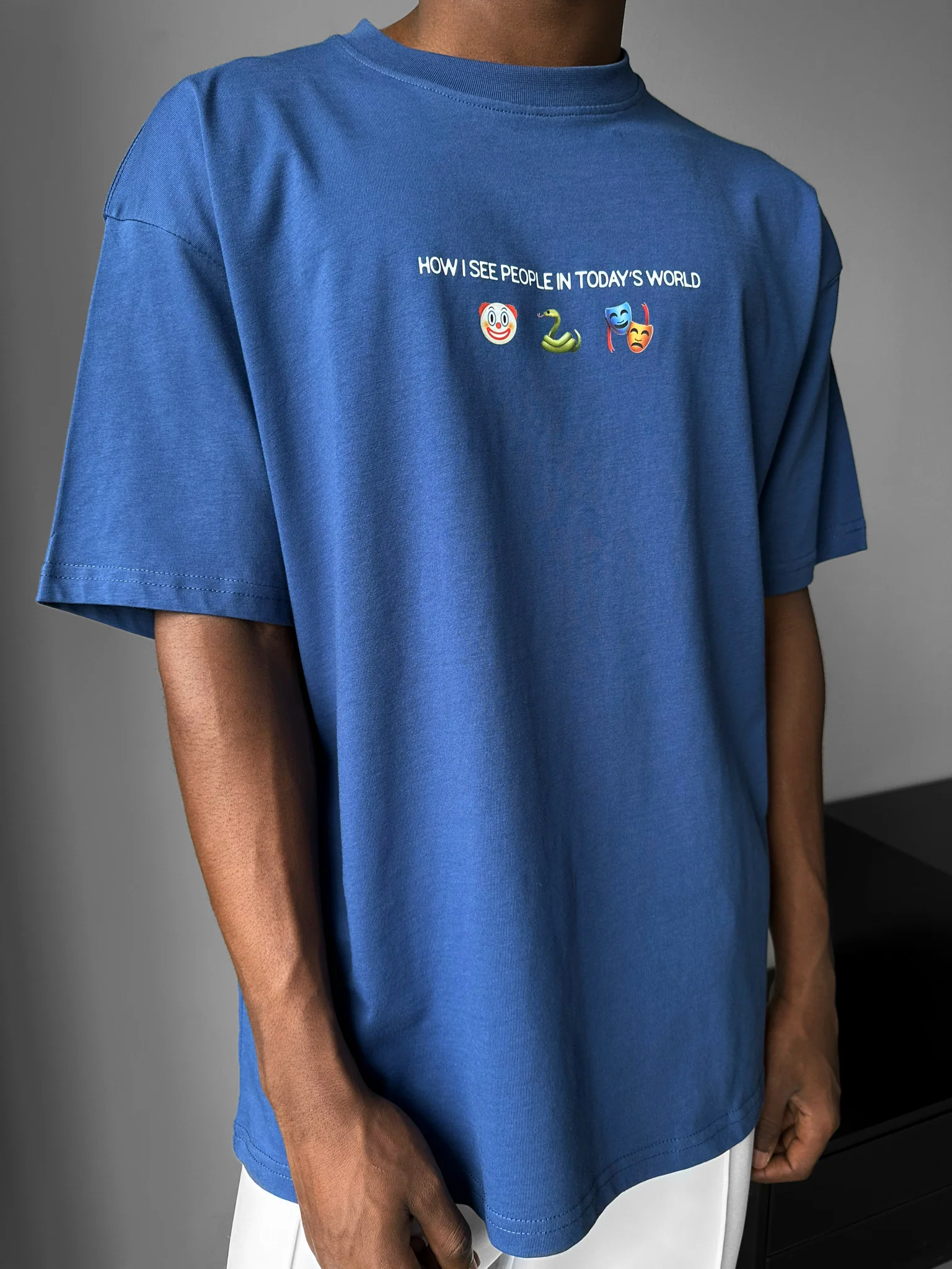 Oversize "Today's World" T-Shirt - Navy Peony - Image 3