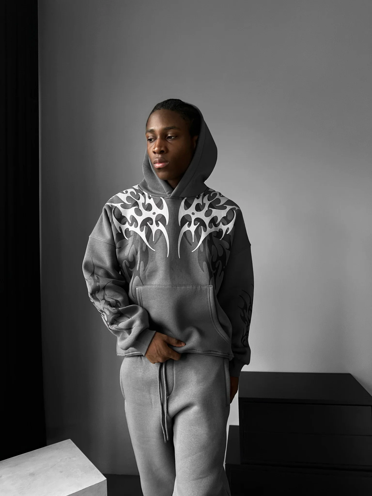Oversize Tribal Hoodie - Anthracite - Image 4