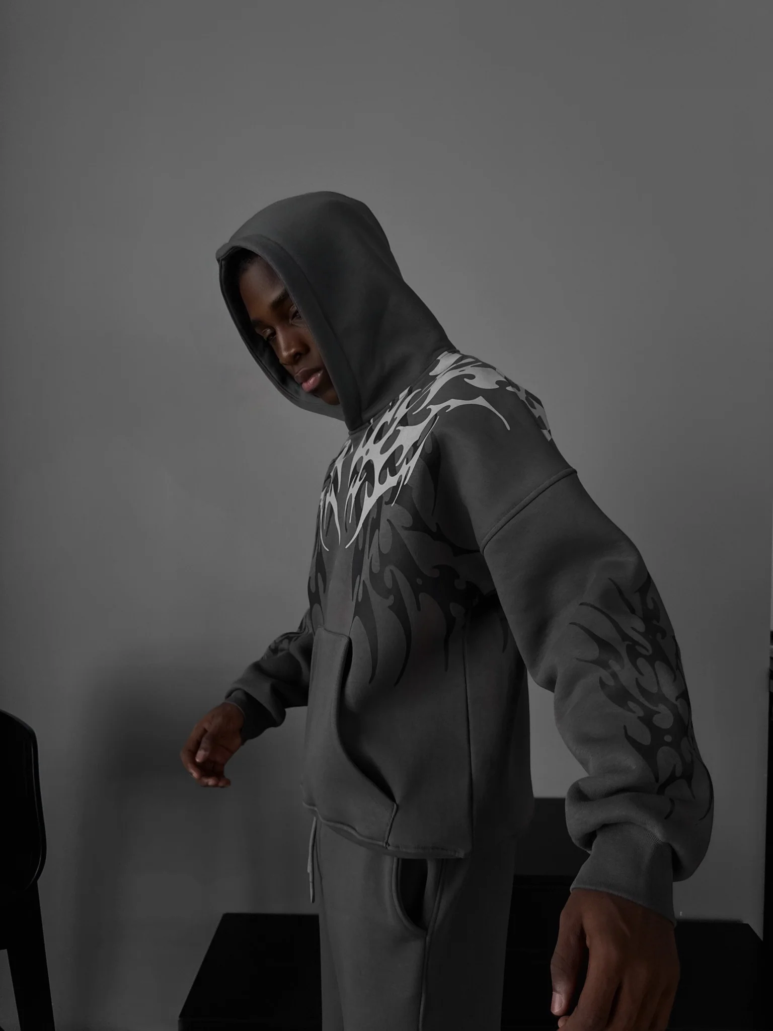 Oversize Tribal Hoodie - Anthracite - Image 8