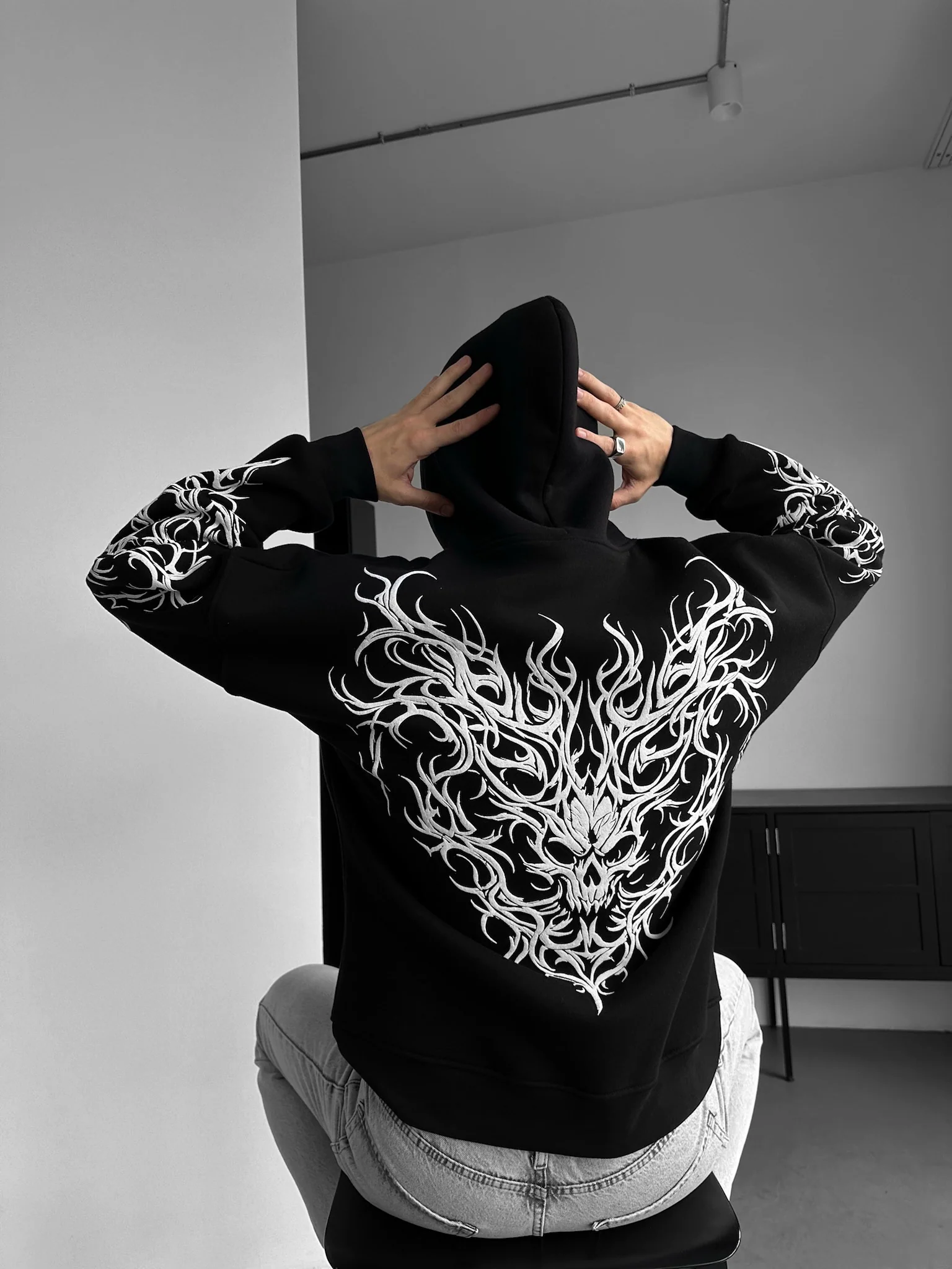 Oversize Tribal Skull Hoodie - Black - Image 3