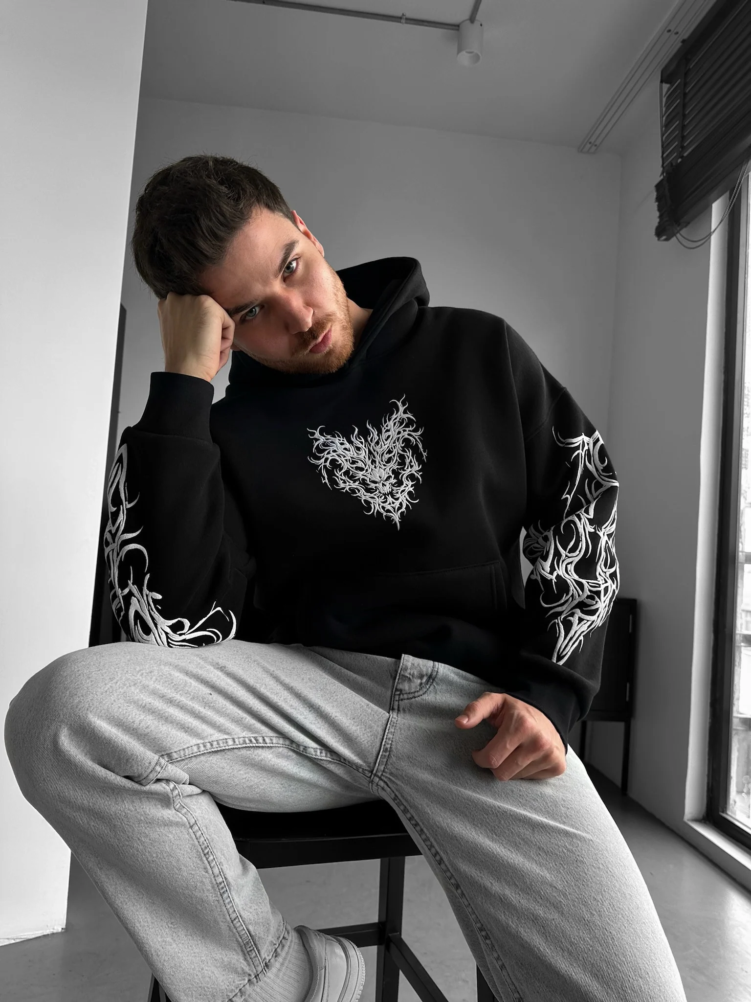 Oversize Tribal Skull Hoodie - Black - Image 5