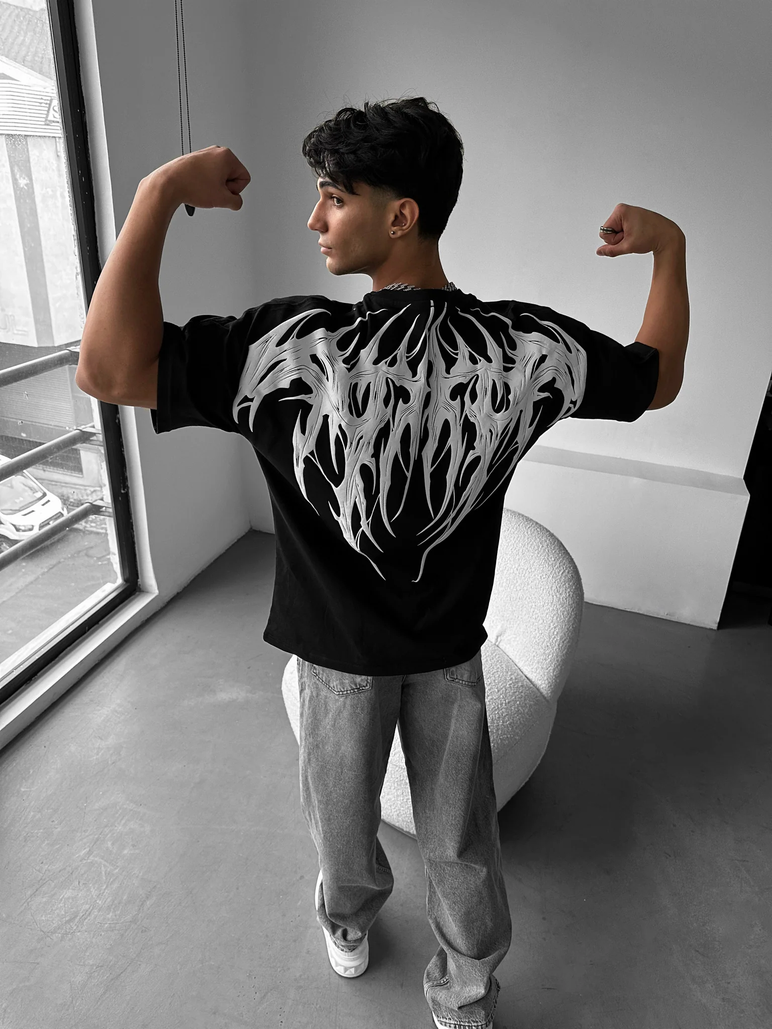 Oversize Tribal T-Shirt - Black - Image 4