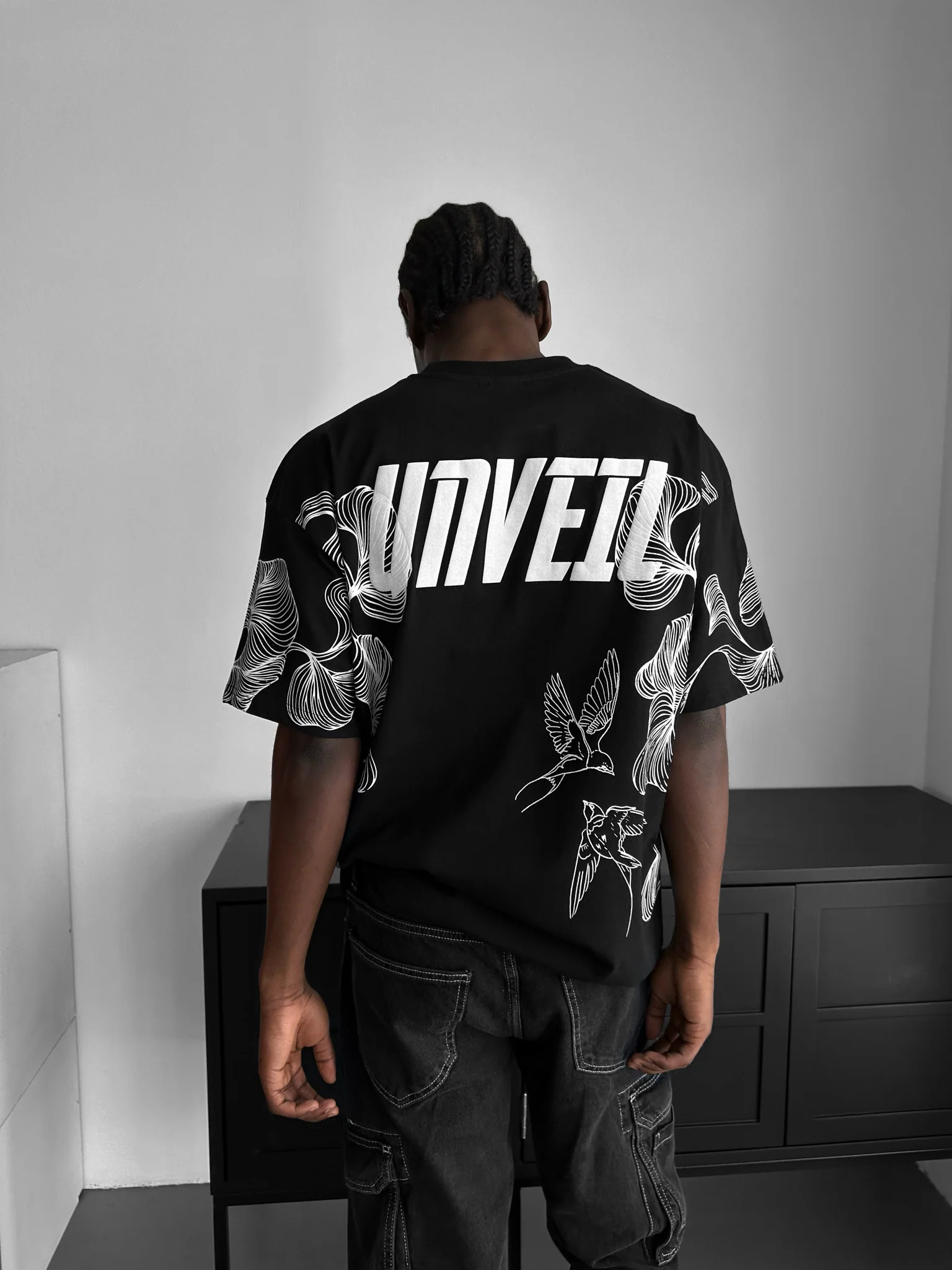 Oversize 'Unveil' T-Shirt - Black - Image 4