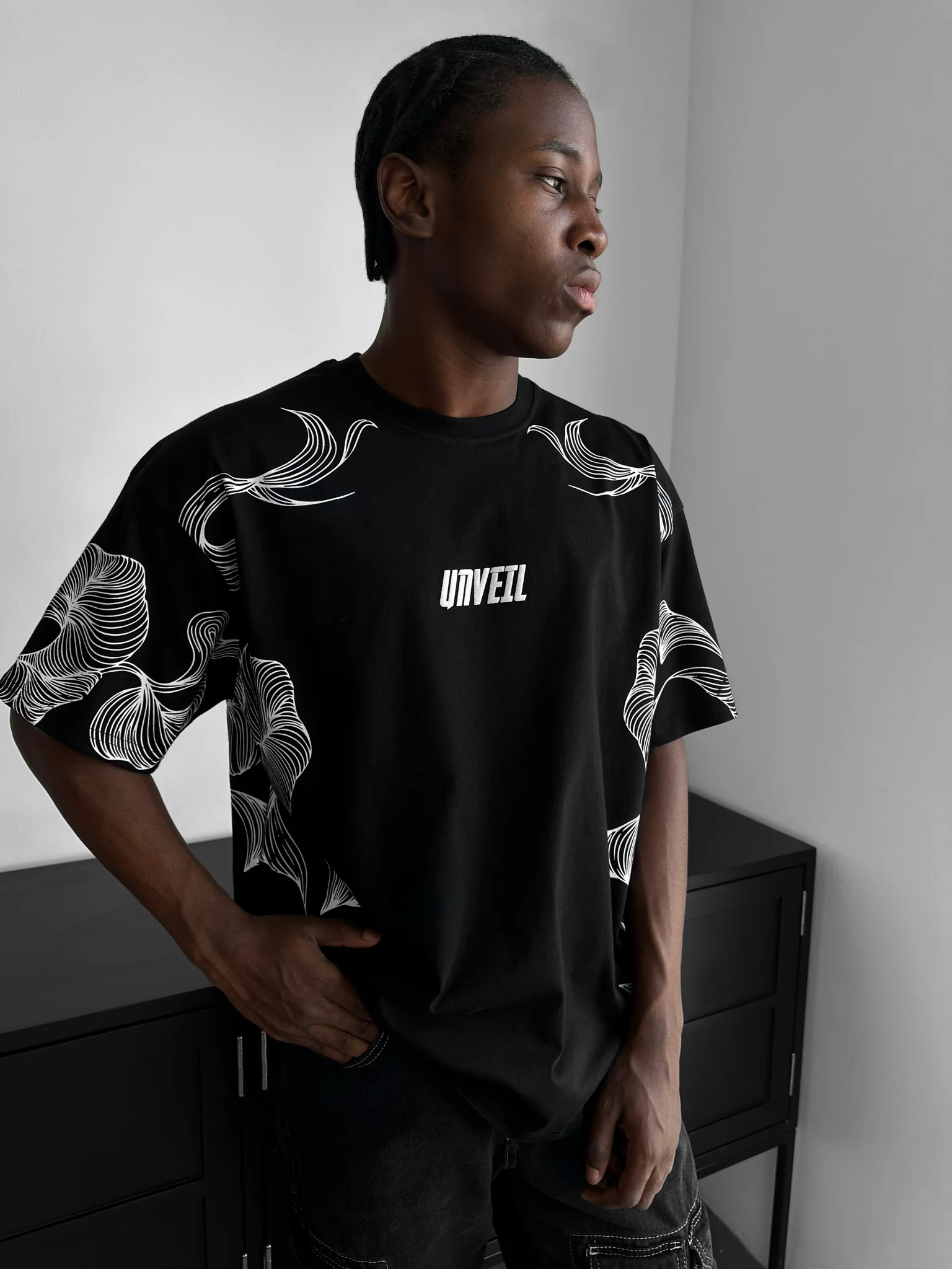 Oversize 'Unveil' T-Shirt - Black - Image 5