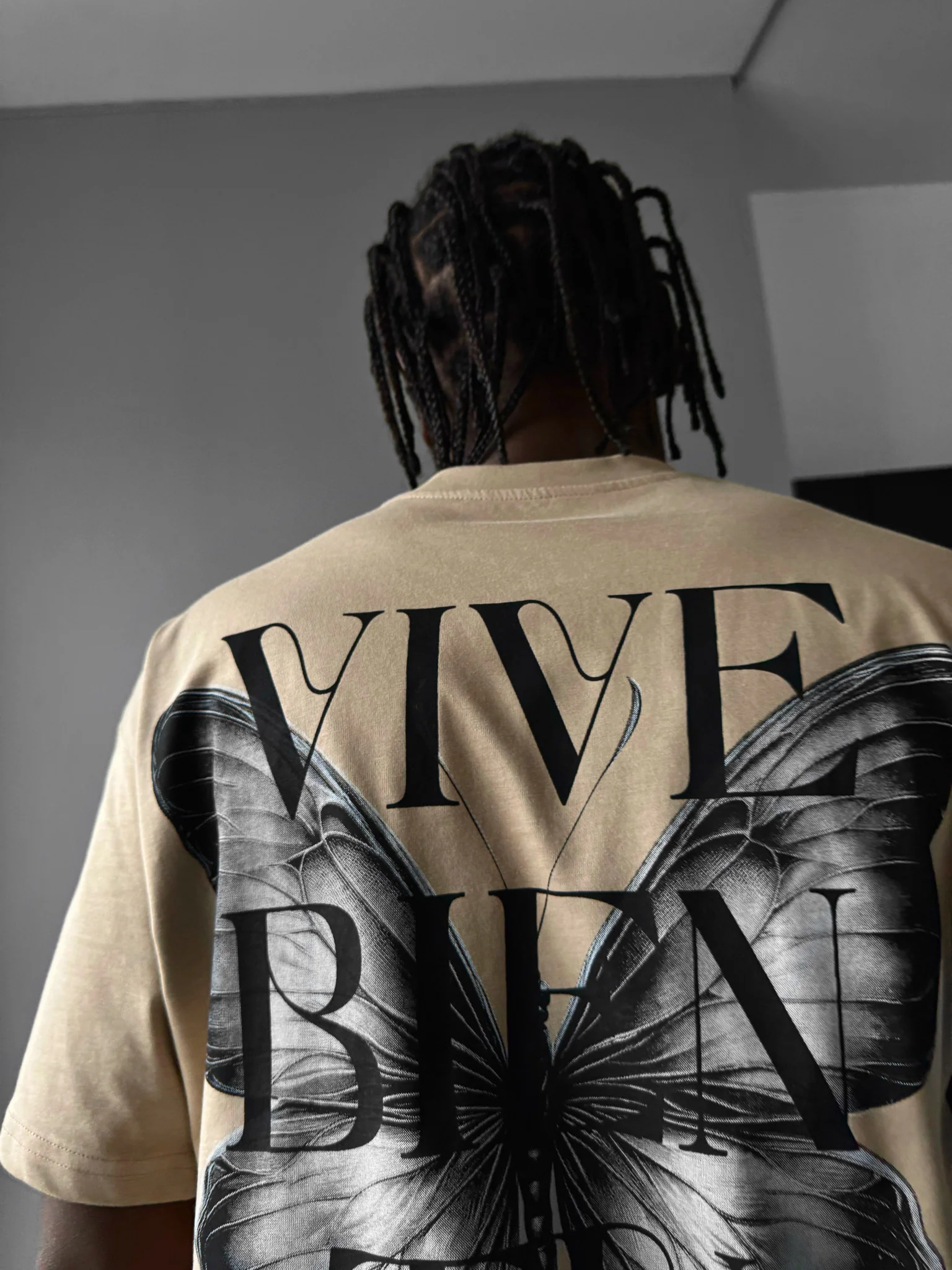 Oversize "Vive Bien Tu Vida" T-Shirt - Beige - Image 2