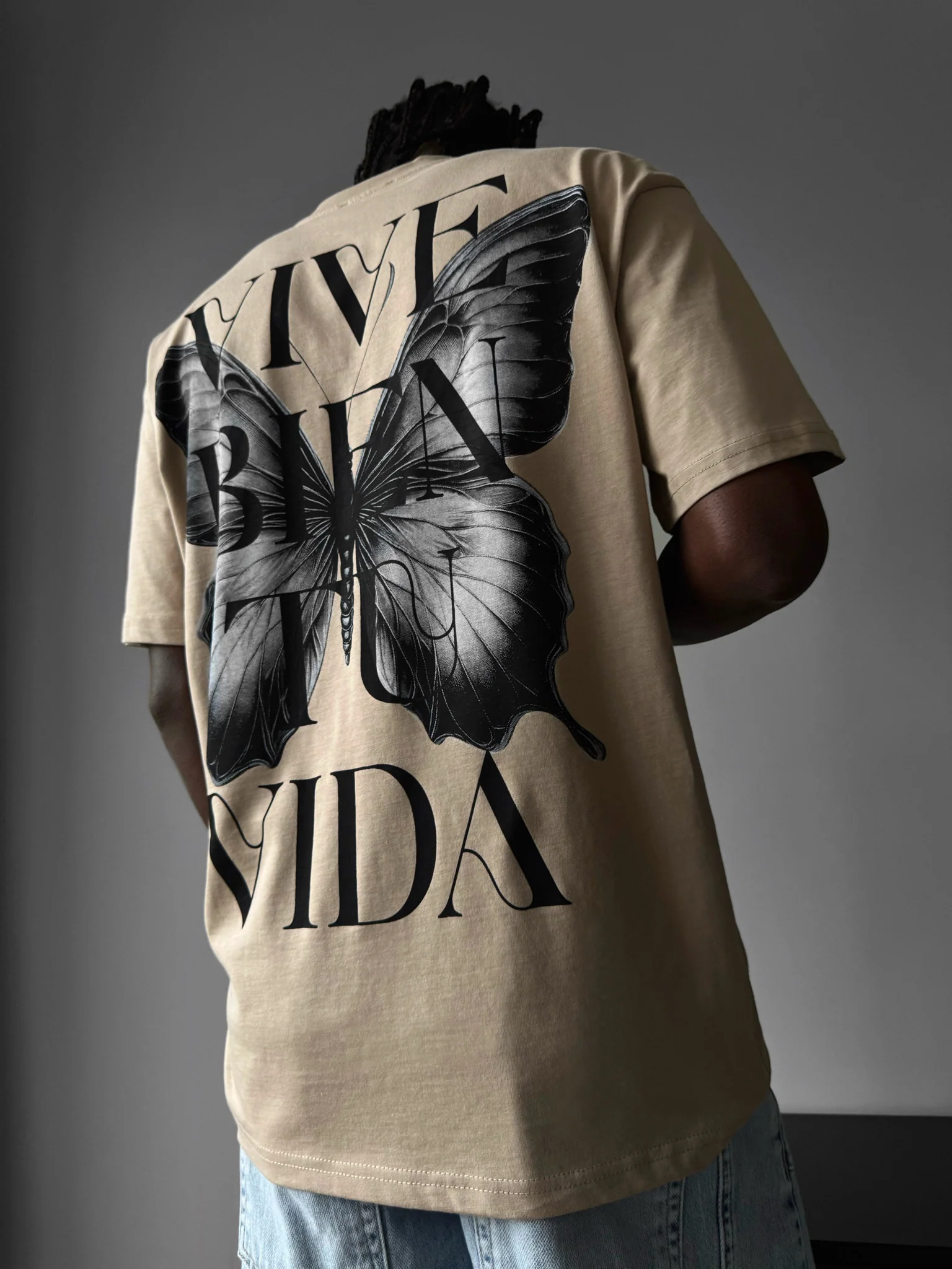 Oversize "Vive Bien Tu Vida" T-Shirt - Beige - Image 4