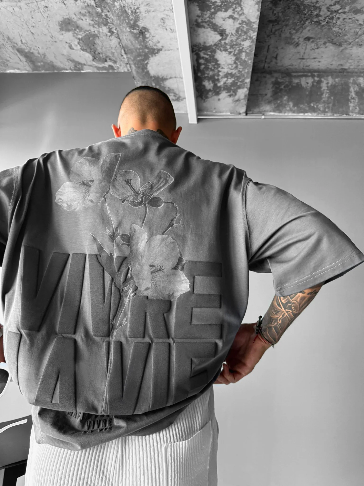 Oversize Vivre la Vie T-shirt - Anthracite and Black - Image 2