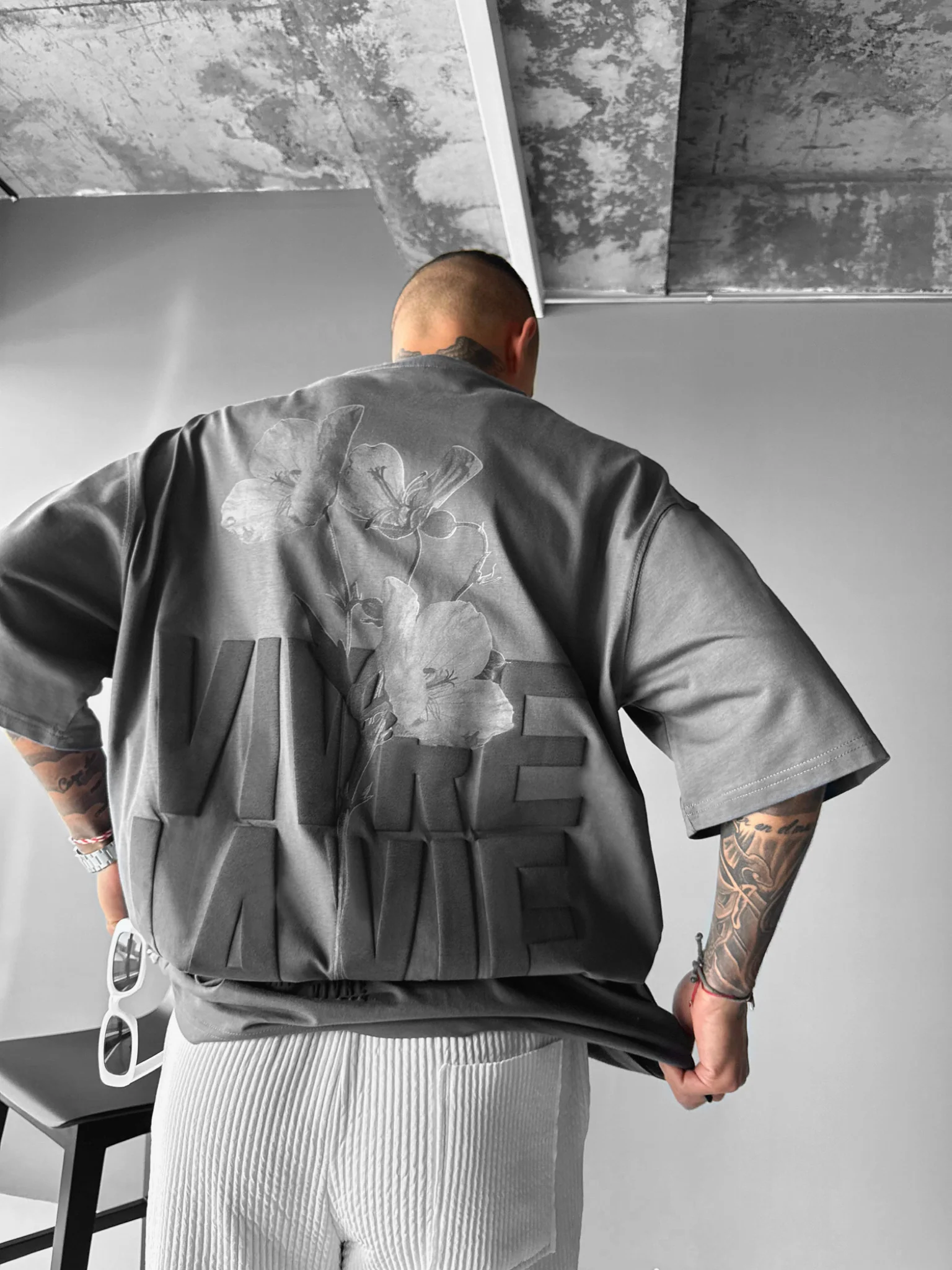 Oversize Vivre la Vie T-shirt - Anthracite and Black - Image 5